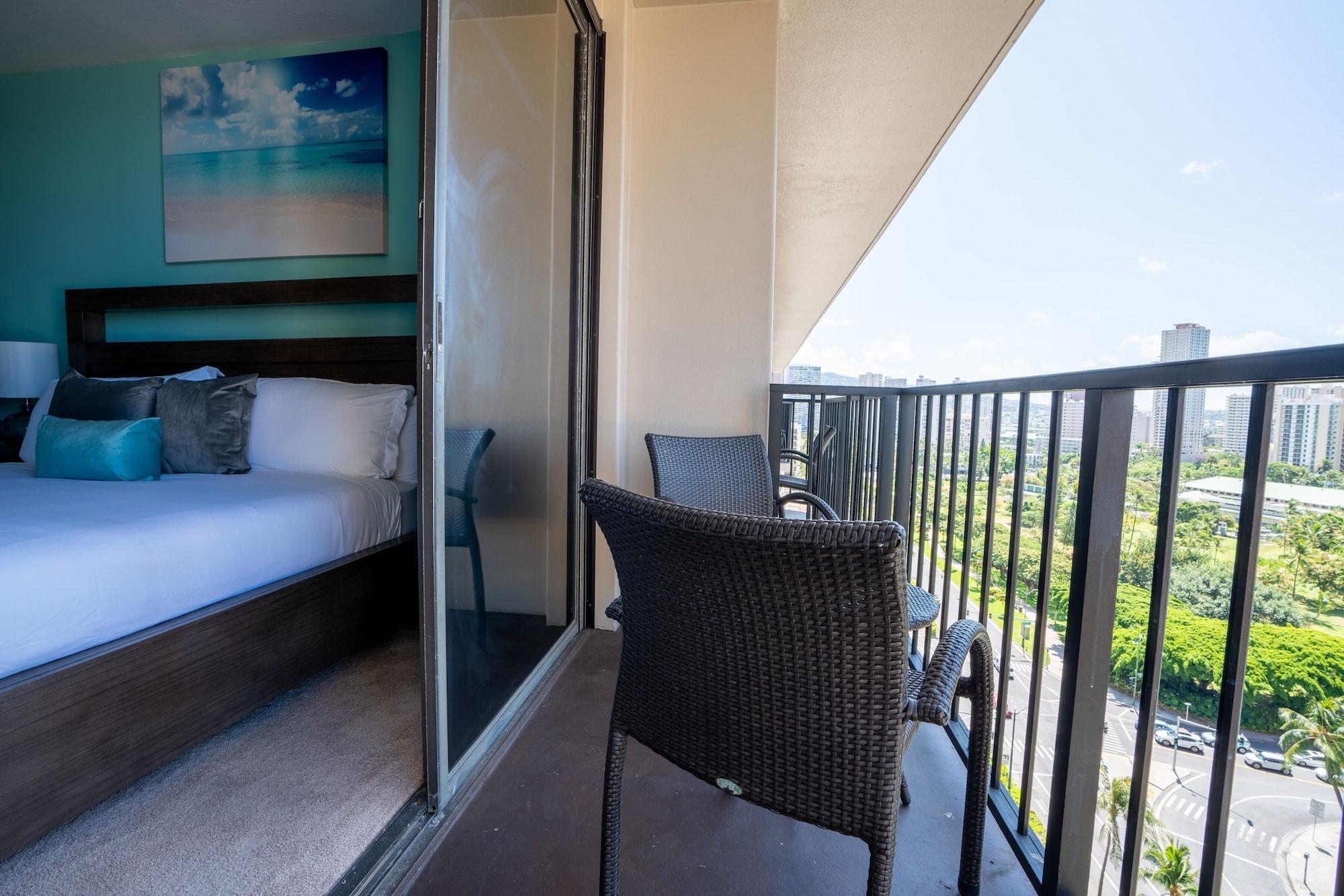 Aqua Palms Waikiki 3*