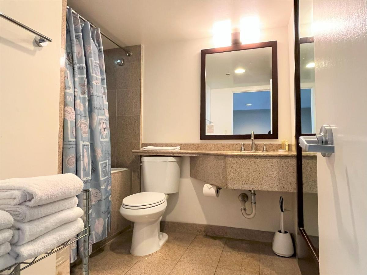 Holiday home Ilikai Apt 2106 - Spacious Studio With Spectacular Ocean & Harbor Views *