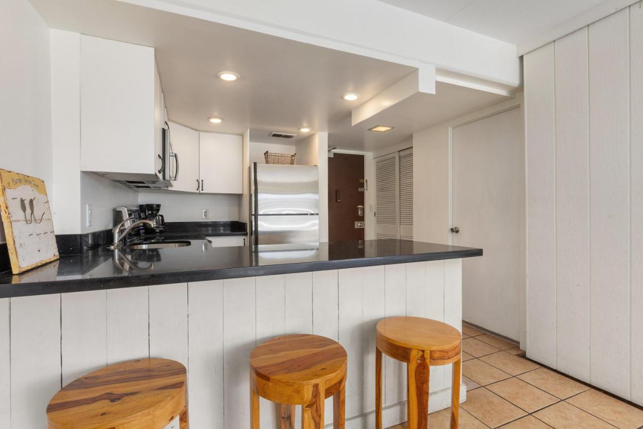 Ocean Front Amazing One Bedroom Honolulu