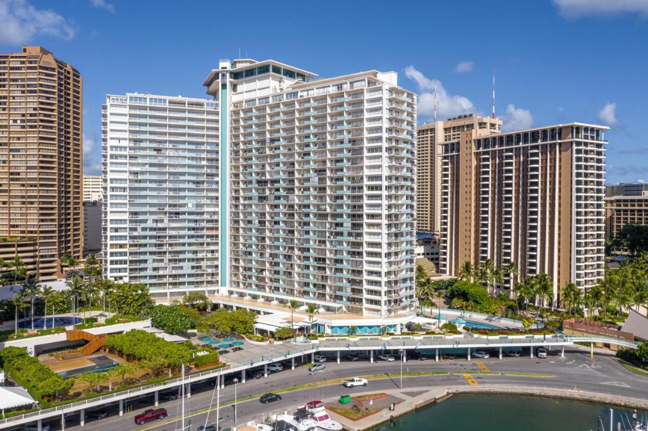 Ocean Front Amazing One Bedroom * Honolulu