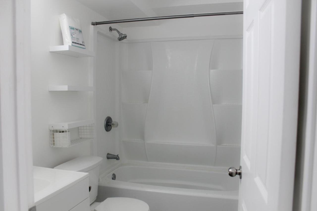 Renovated Modern & Minimalist Century Studio Honolulu