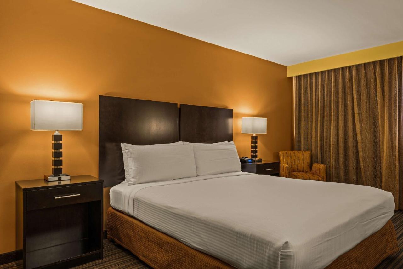 Hotel Western The Plaza Airport - Free Breakfast Honolulu