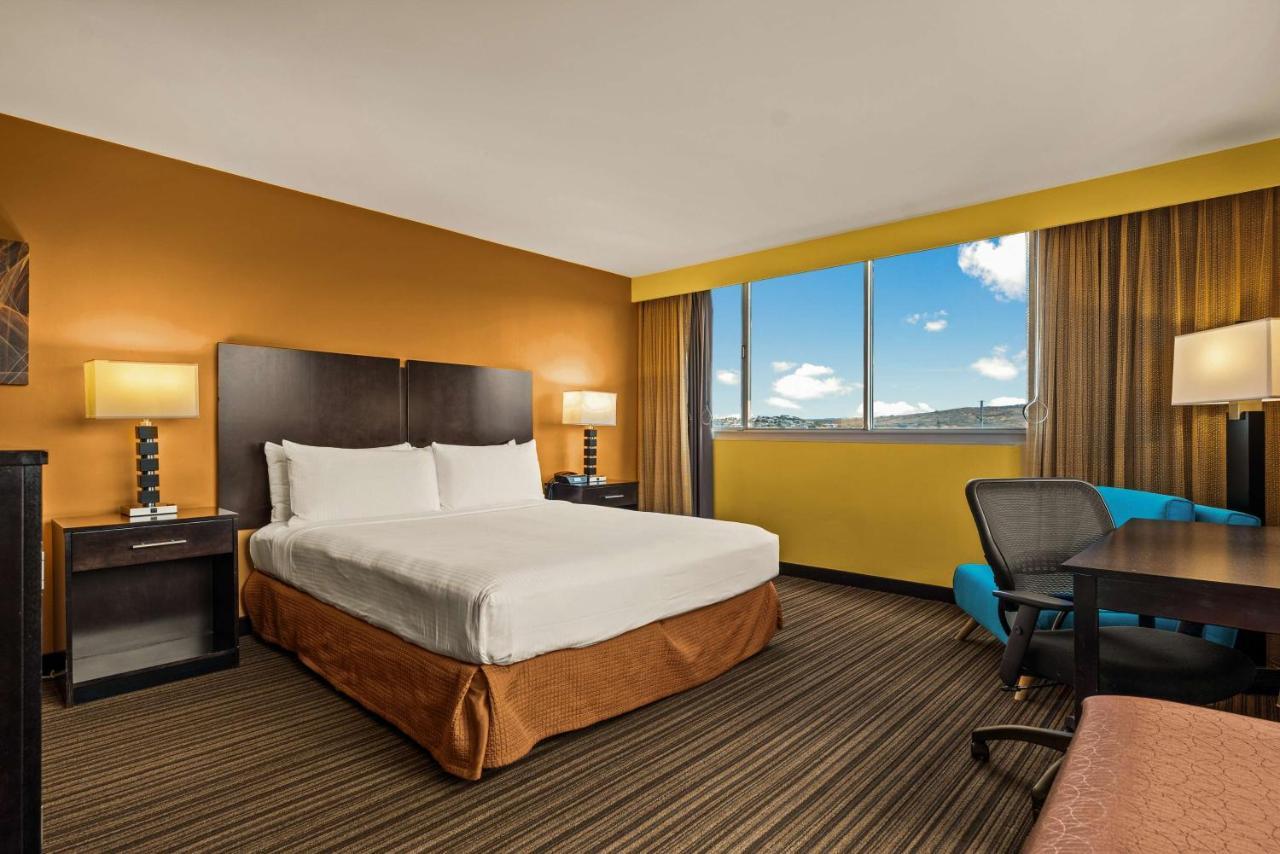 Western The Plaza Airport - Free Breakfast Hotel 3*