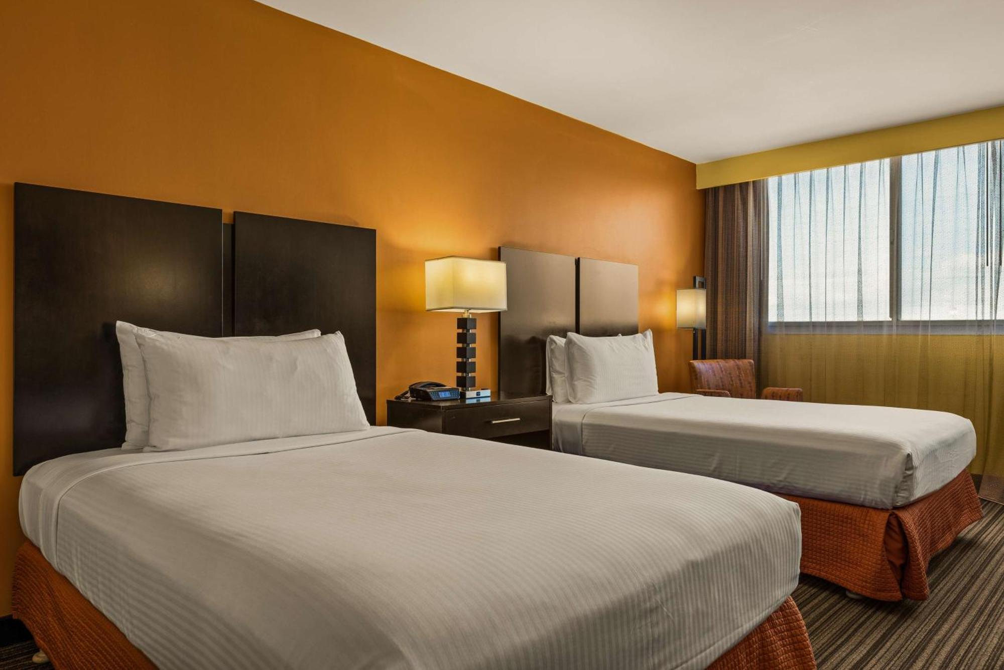 Hotel Western The Plaza Airport - Free Breakfast Honolulu