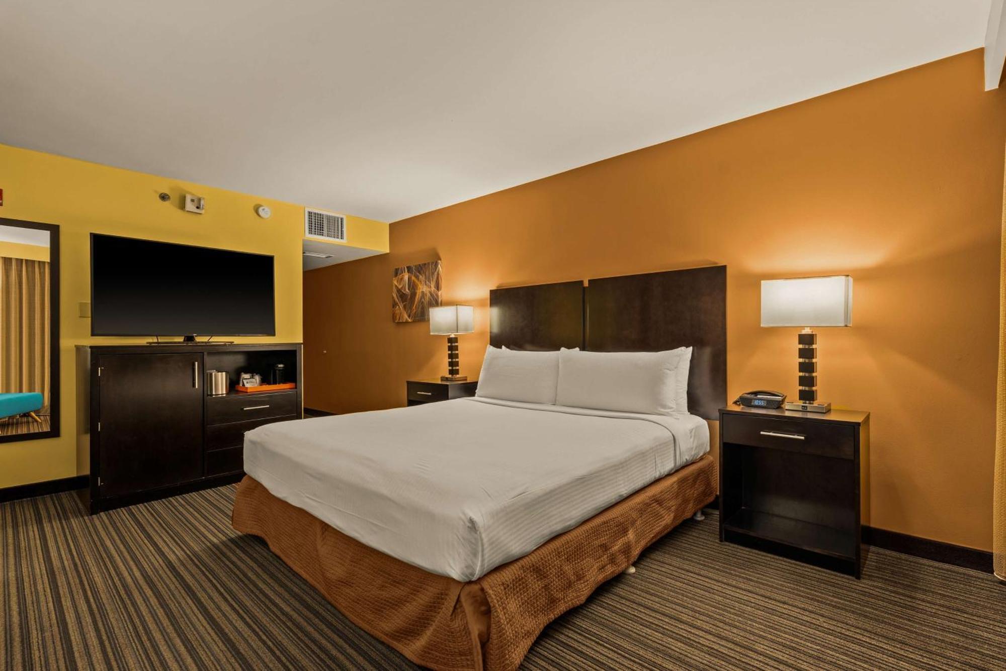 Western The Plaza Airport - Free Breakfast Hotel Honolulu