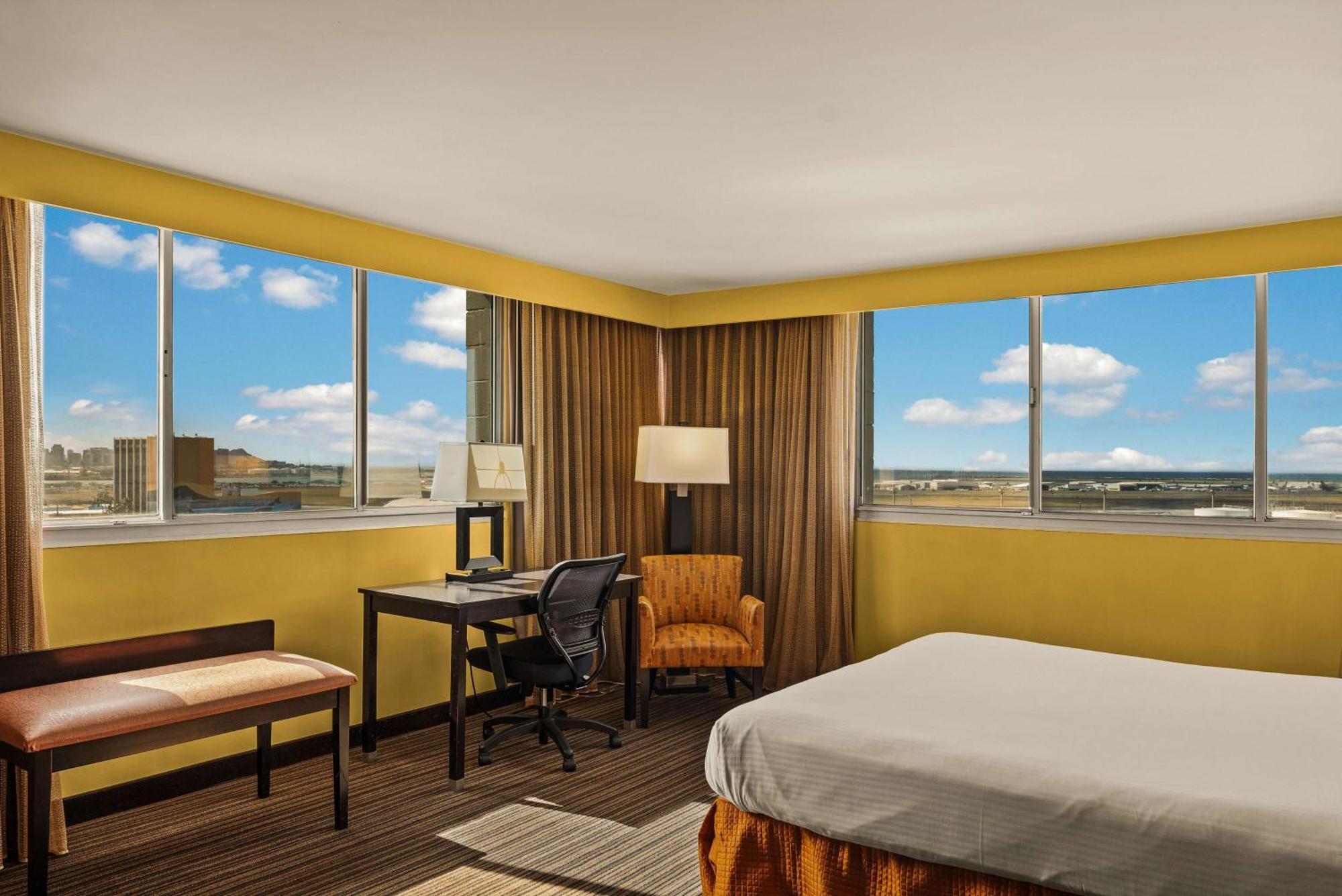 Western The Plaza Airport - Free Breakfast 3* Honolulu
