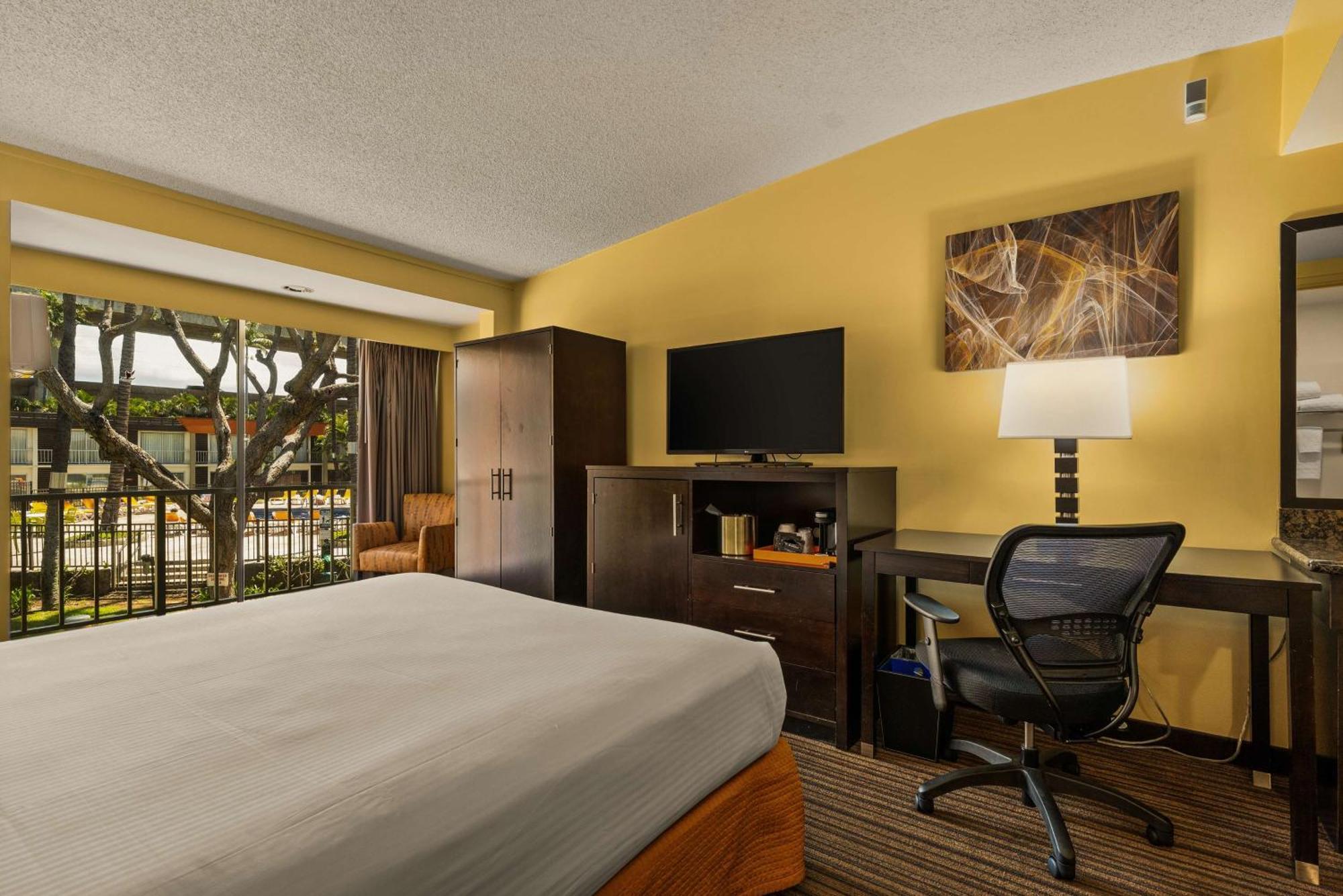 Hotel Western The Plaza Airport - Free Breakfast Honolulu