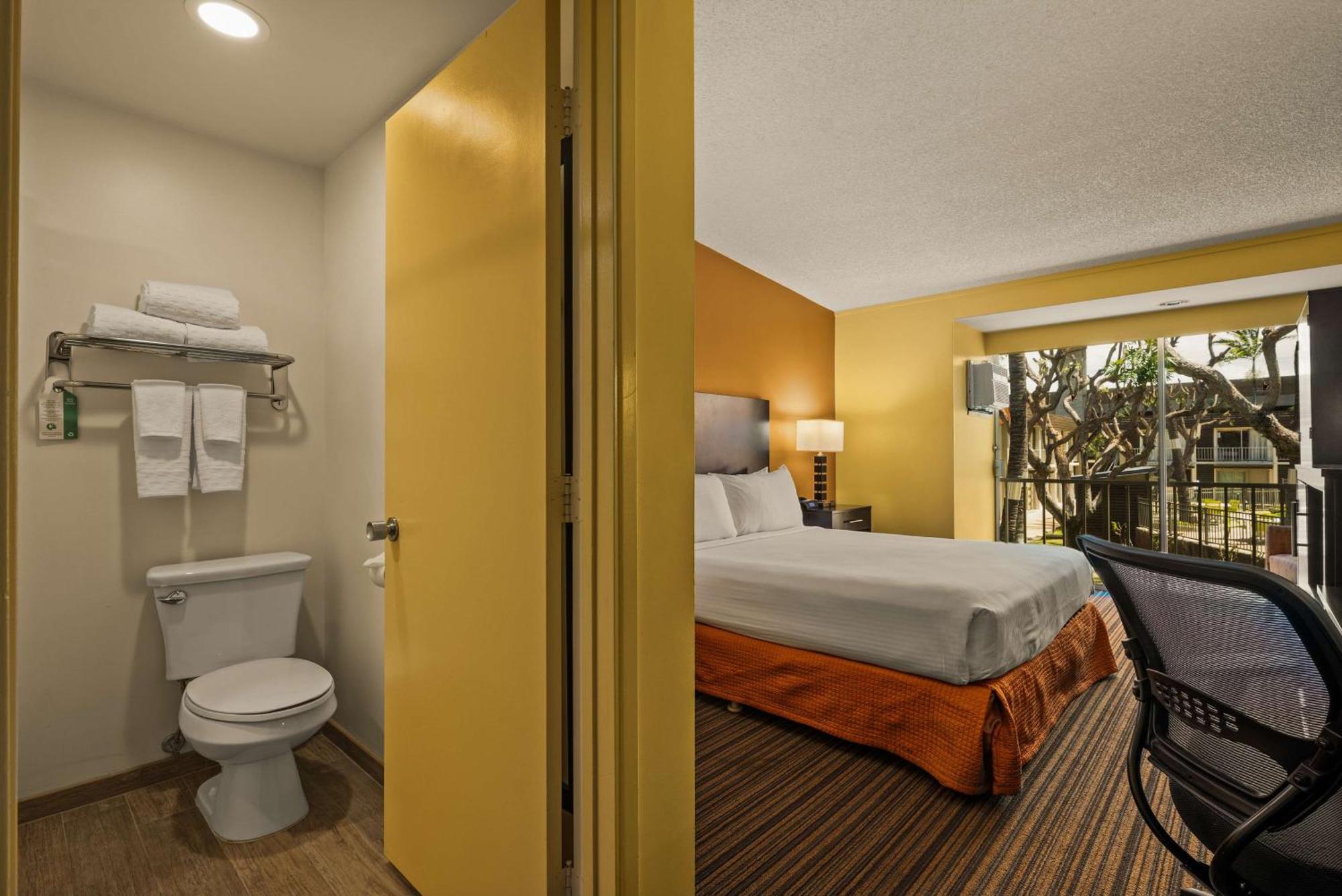Hotel Western The Plaza Airport - Free Breakfast 3*