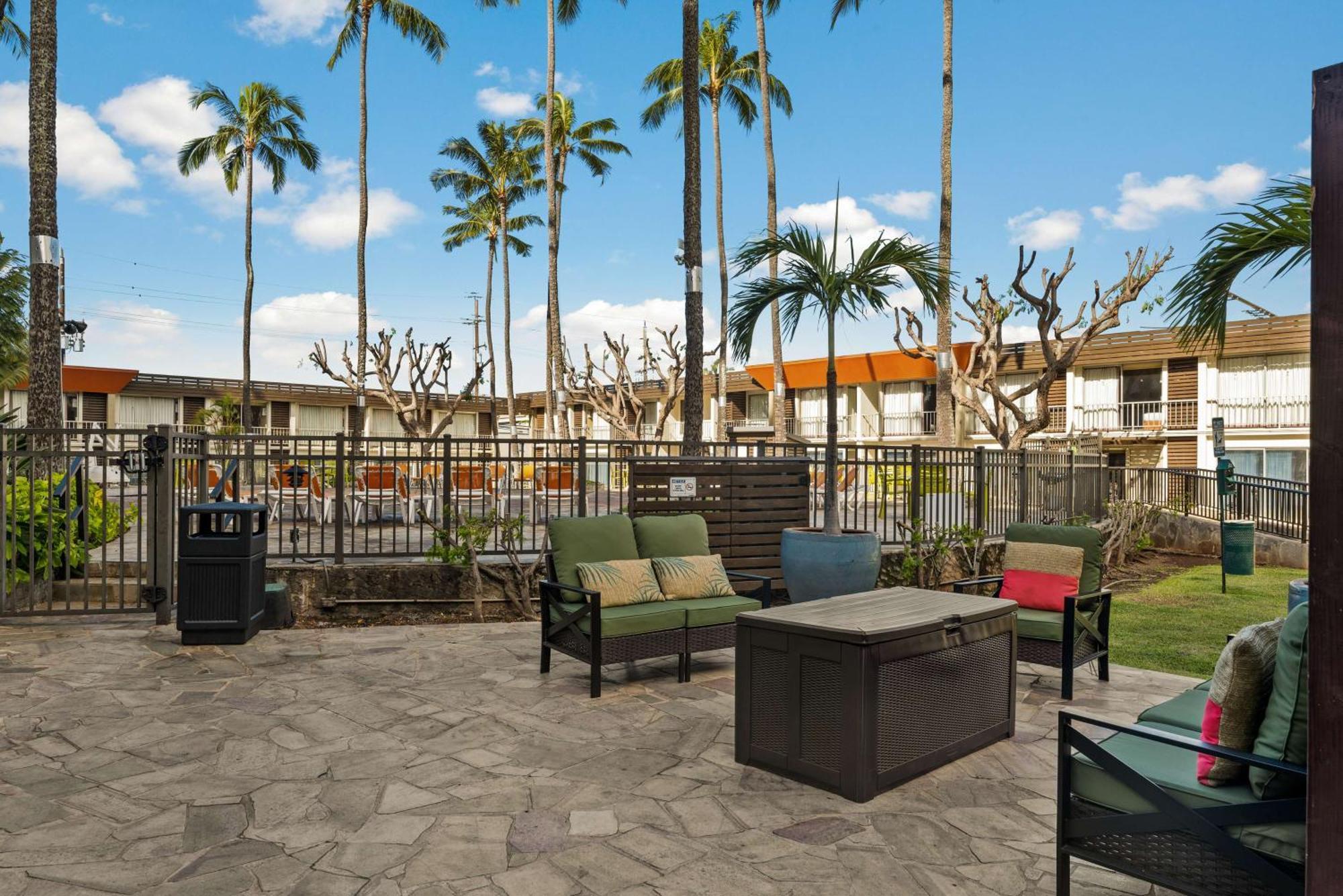 Western The Plaza Airport - Free Breakfast 3*