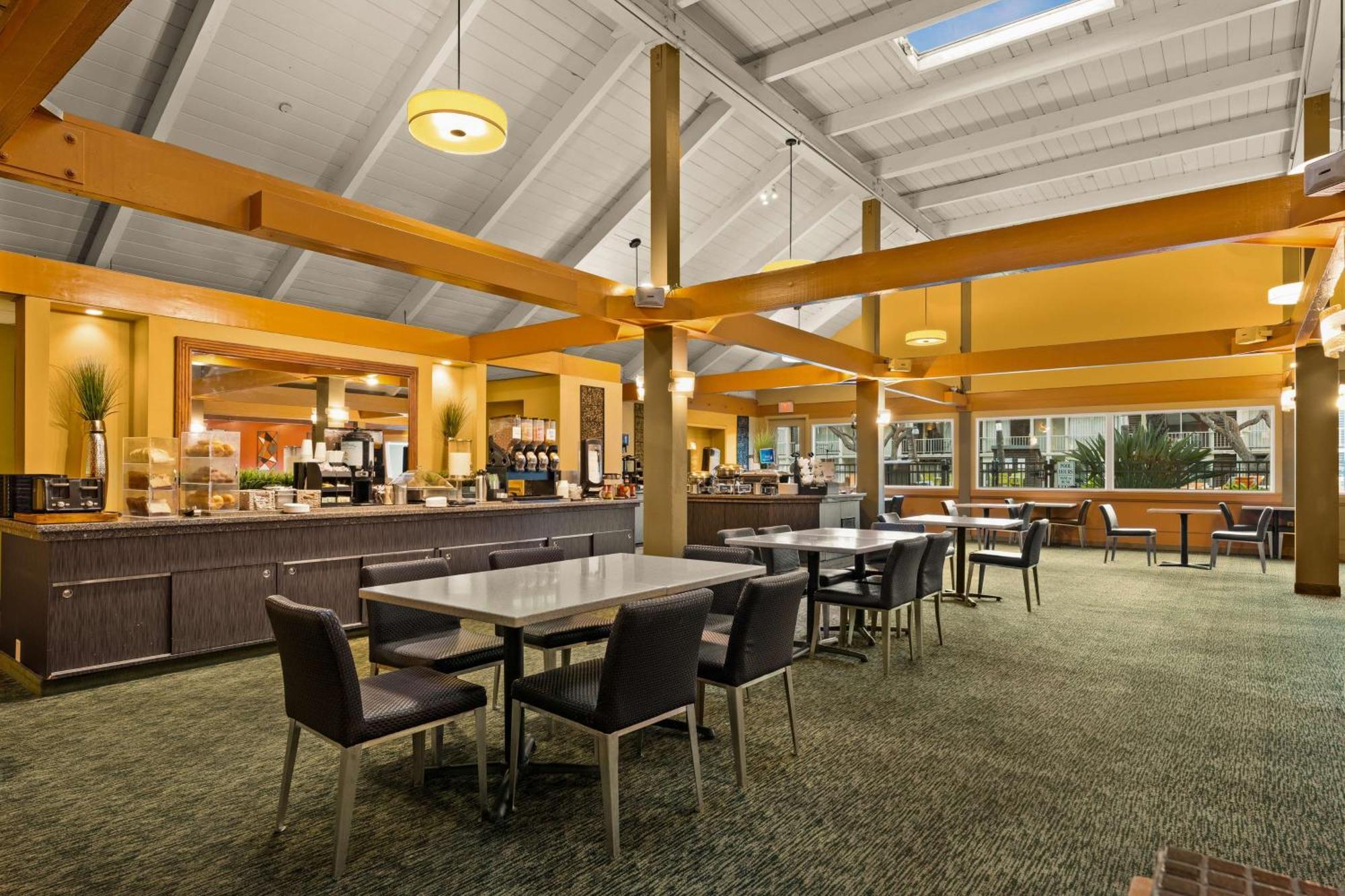 Western The Plaza Airport - Free Breakfast Hotel Honolulu