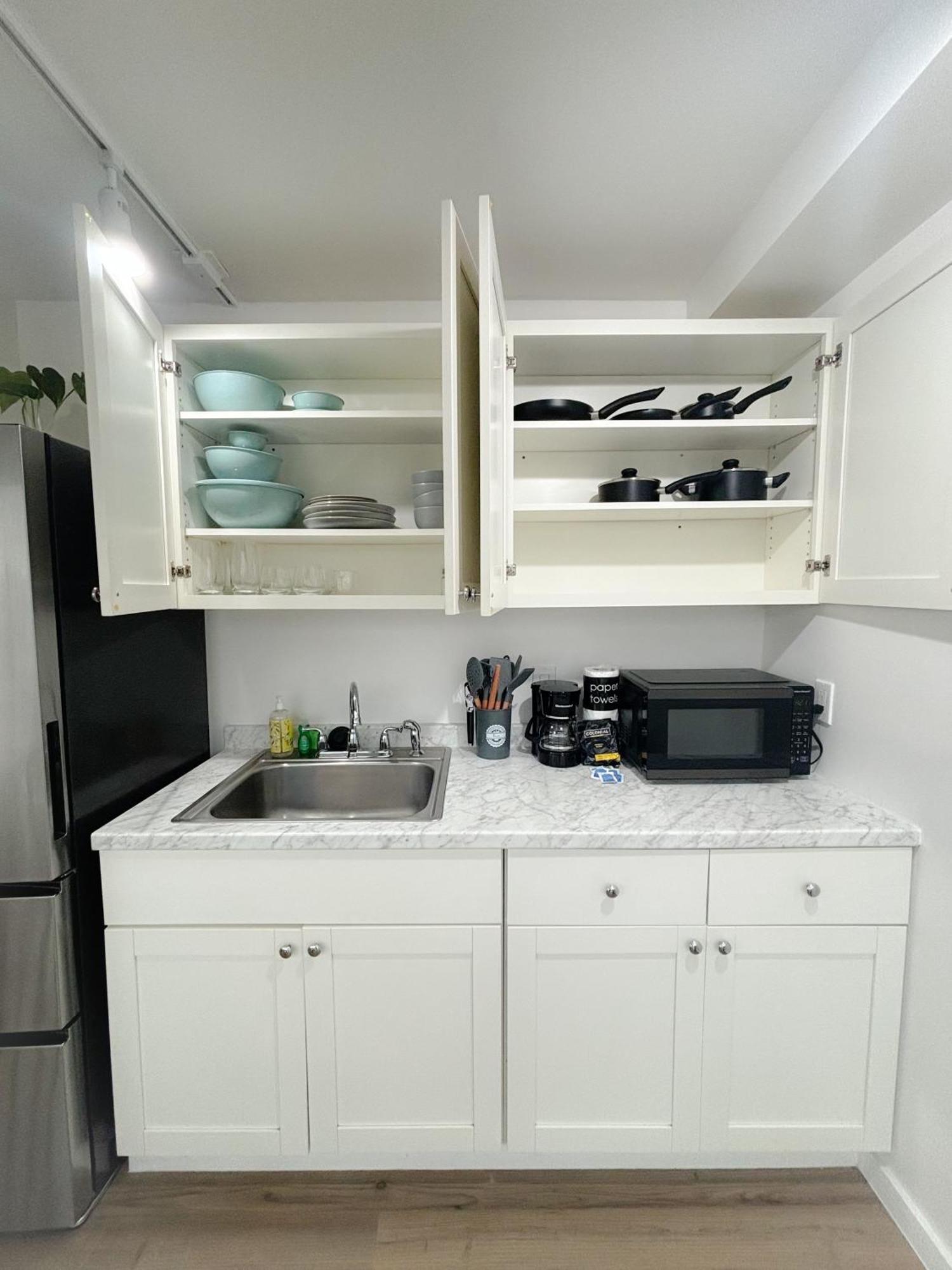 Renovated Modern & Minimalist Century Studio Honolulu