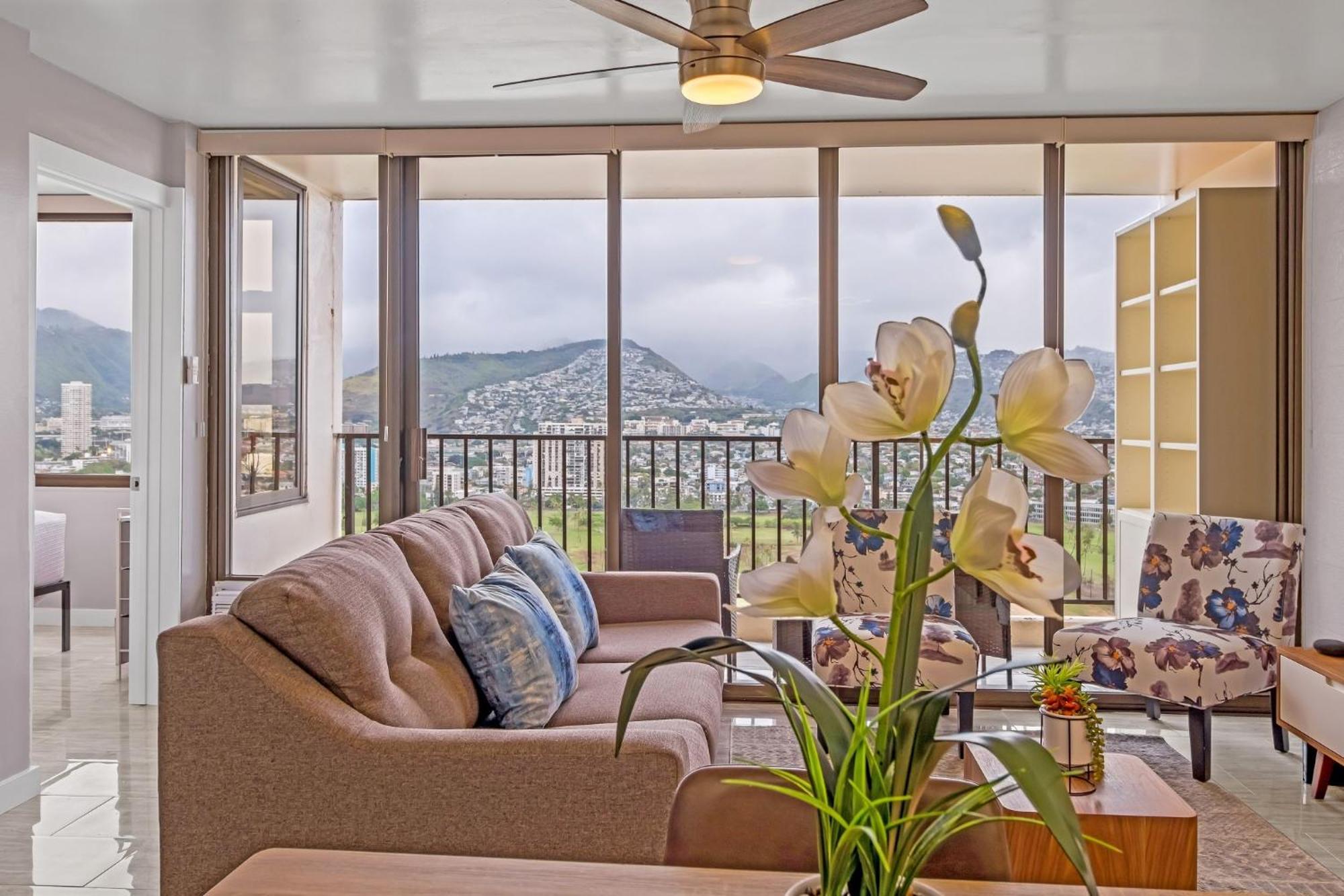 Newly Remodeled - 30th Floor With Epic Mountain Views * Honolulu