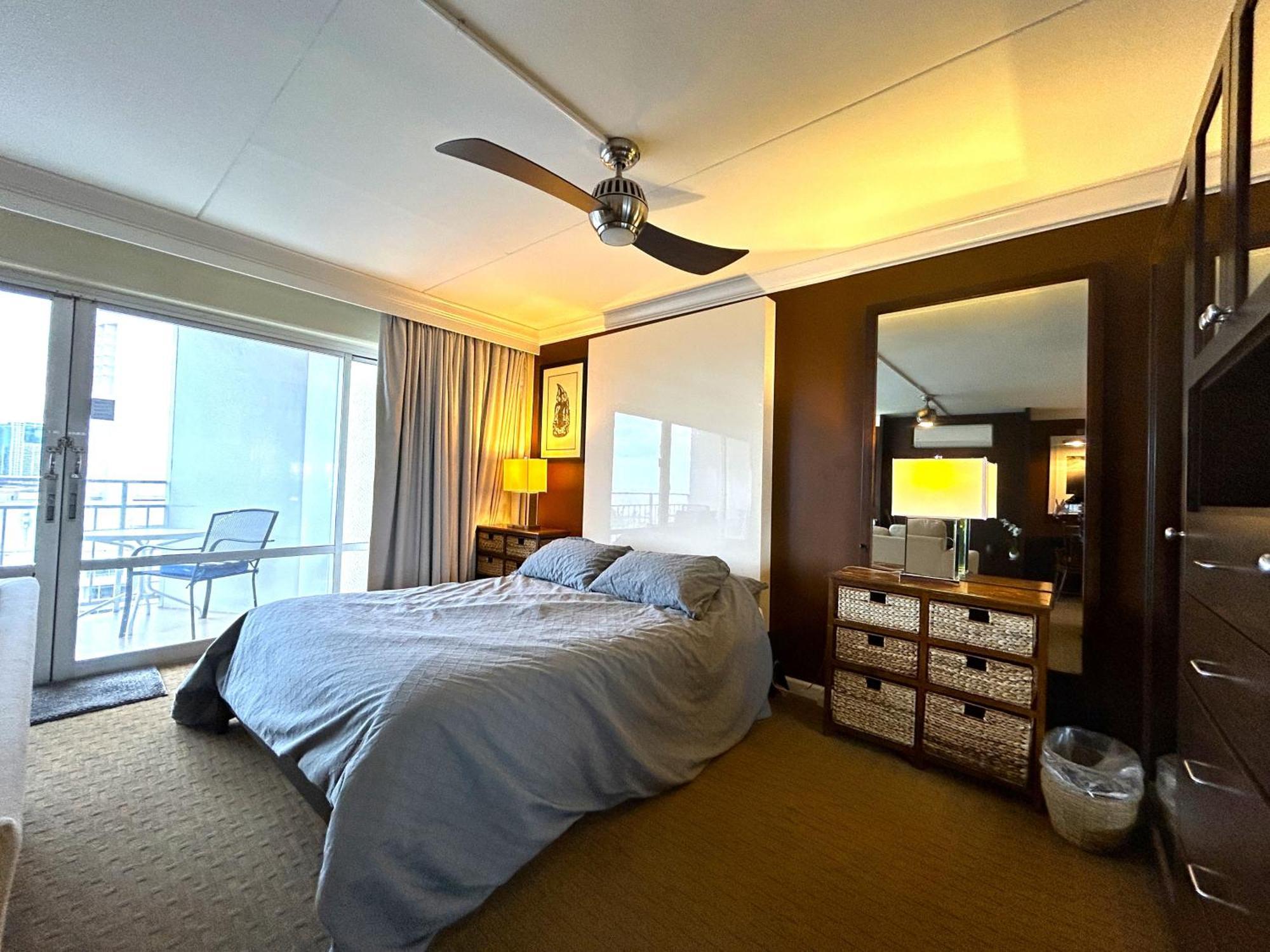 Ilikai 2127 - Spacious With Spectacular Ocean & Harbor Views Holiday home