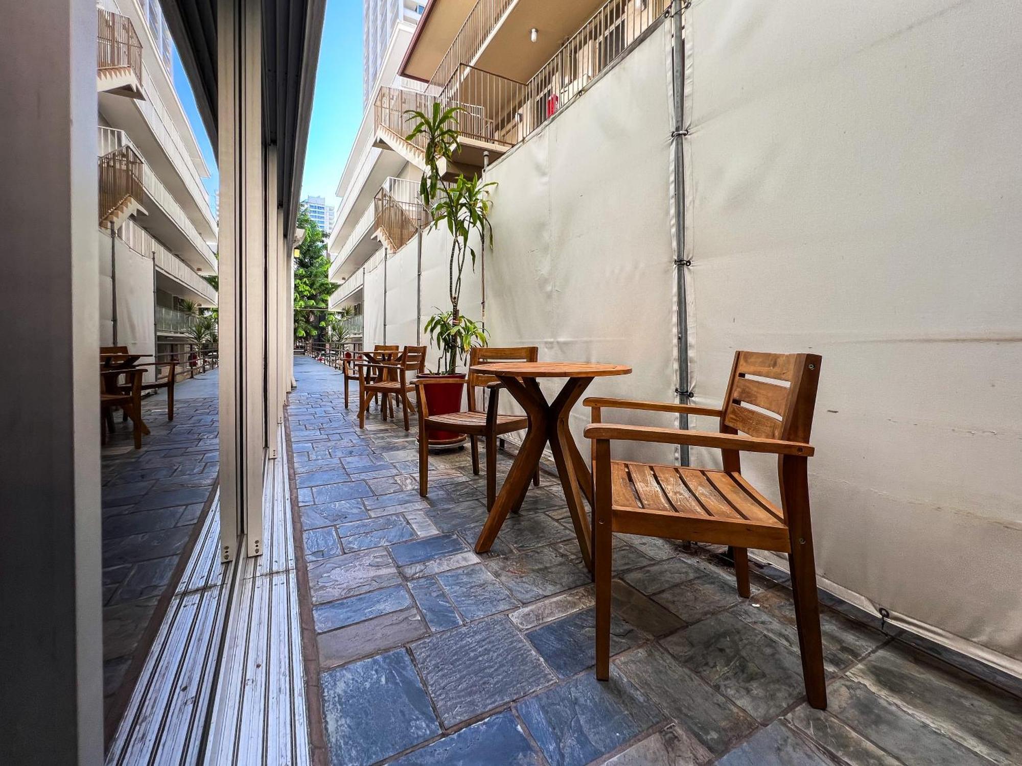 Waikiki Hotel 3*
