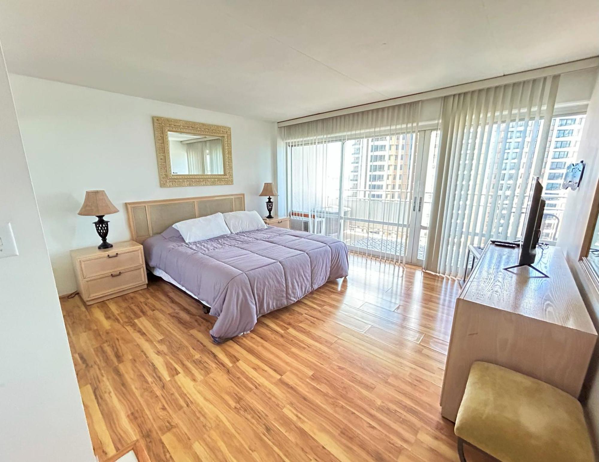 Ilikai Apt 1618 - Spacious 2br 2ba Unit With Stunning Ocean-lagoon View Holiday home