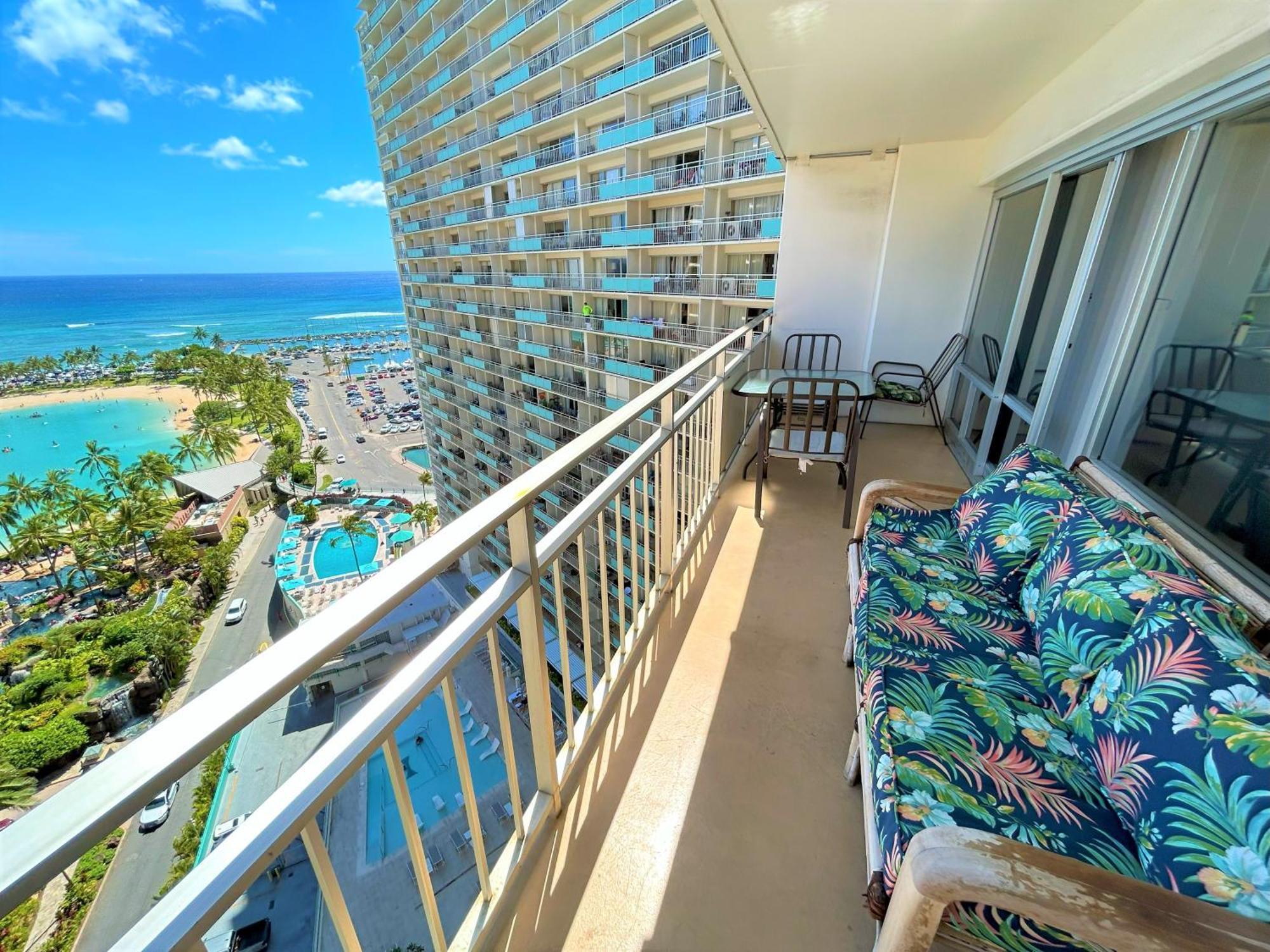 Ilikai Apt 1618 - Spacious 2br 2ba Unit With Stunning Ocean-lagoon View