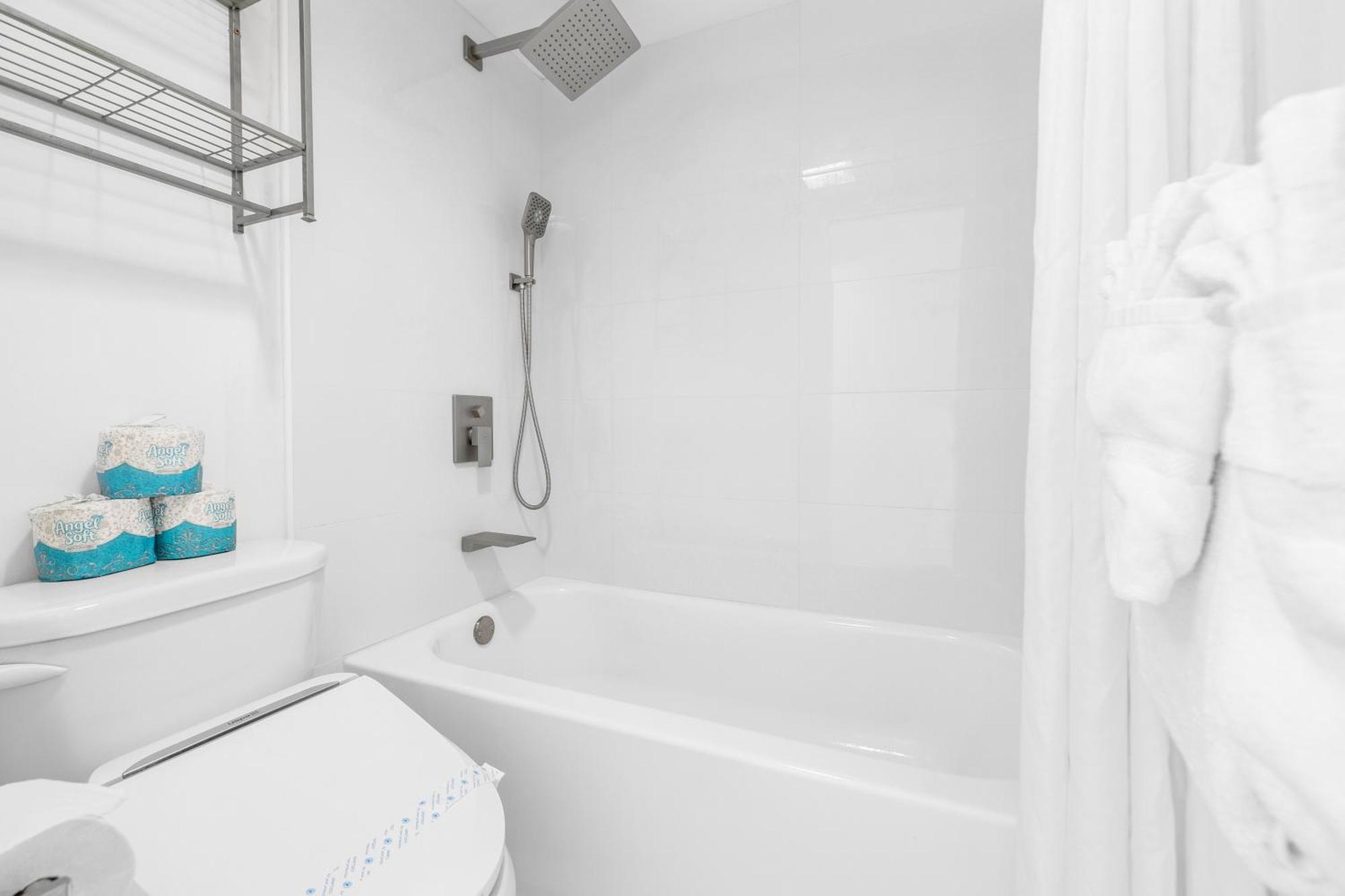 Mountain View Condo, Close To With Free Parking *