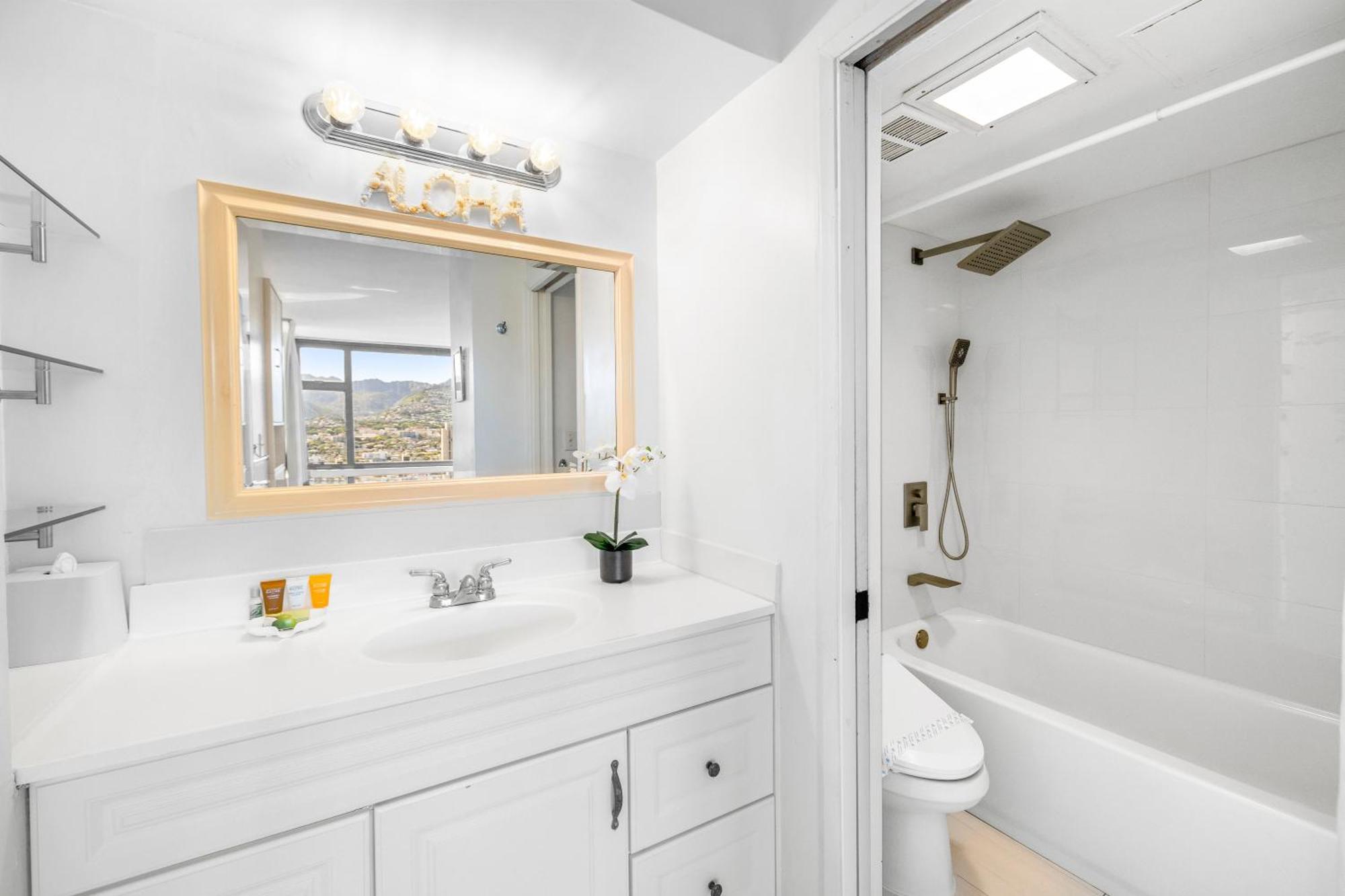 Apartment Mountain View Condo, Close To With Free Parking *