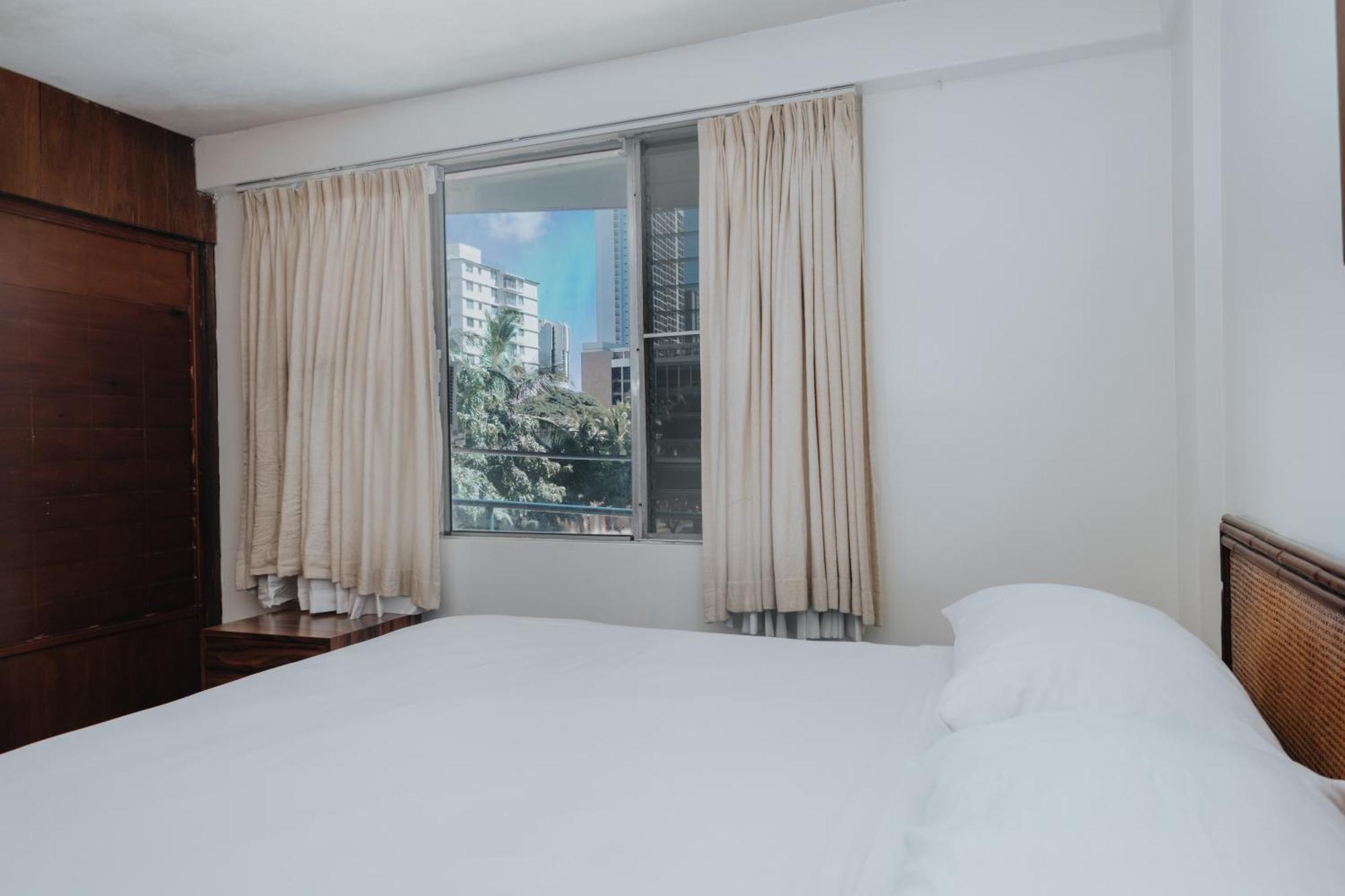 Royal Grove Waikiki Hotel