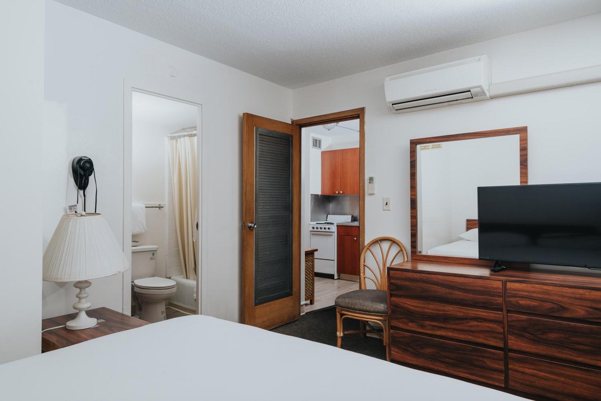 Royal Grove Waikiki Hotel