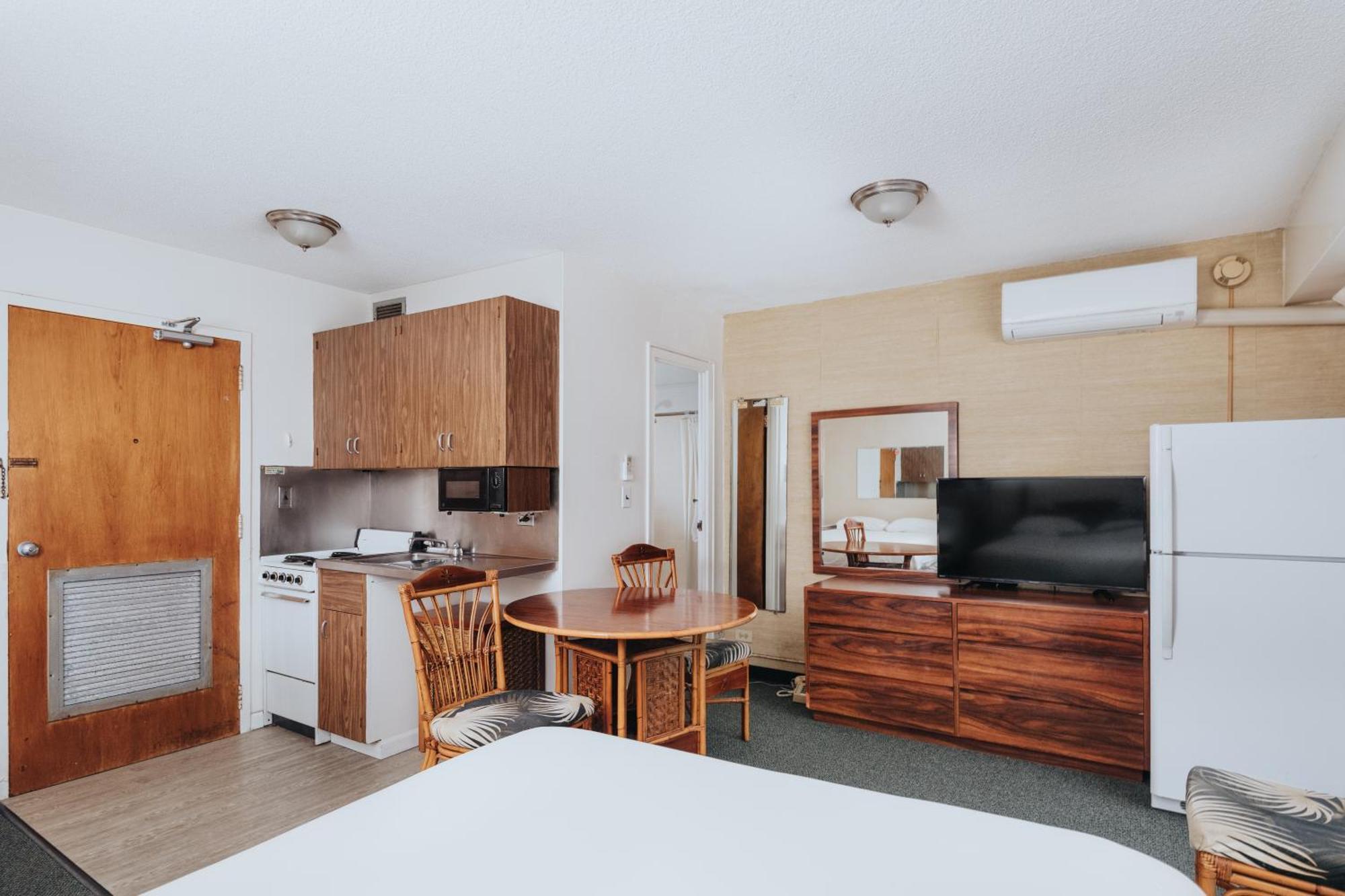 Royal Grove Waikiki Hotel