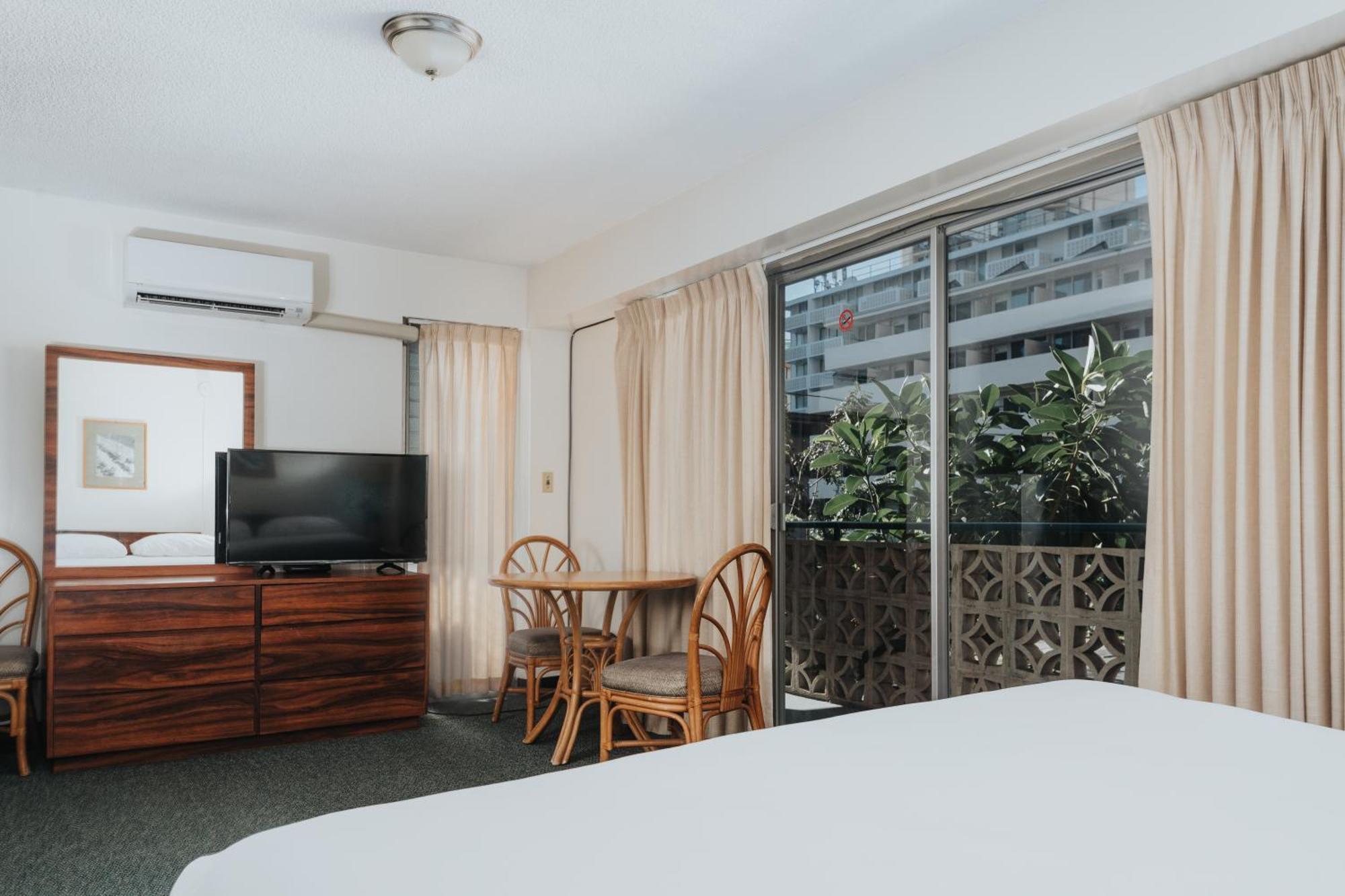 Royal Grove Waikiki Hotel