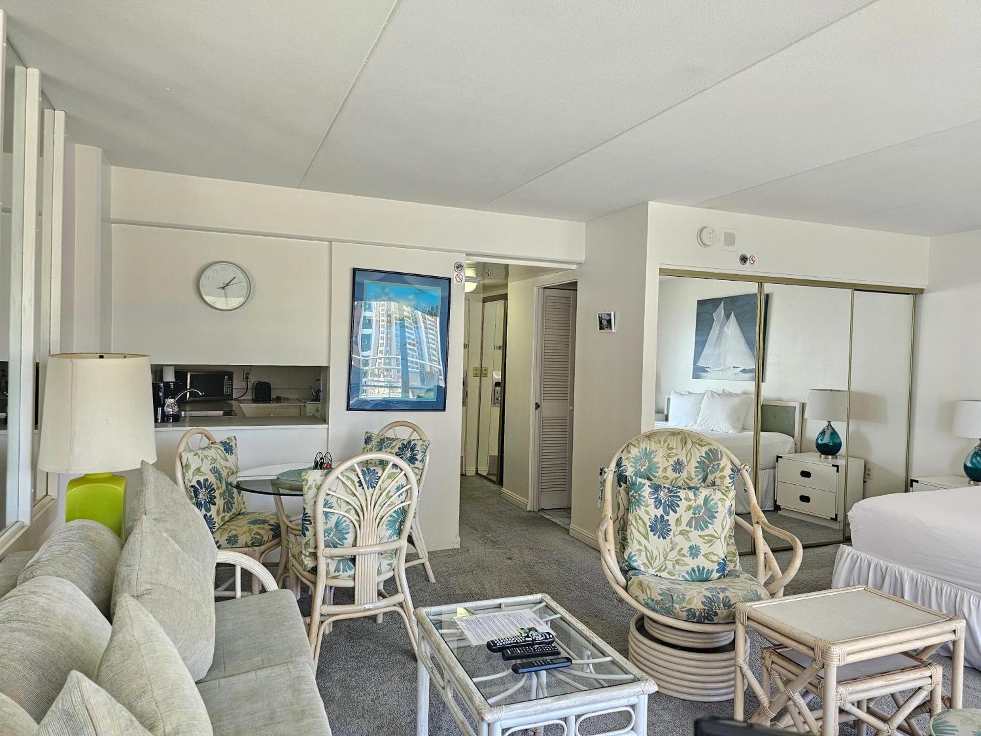 Ilikai Tower 1240 Lagoon View 1br Apartment