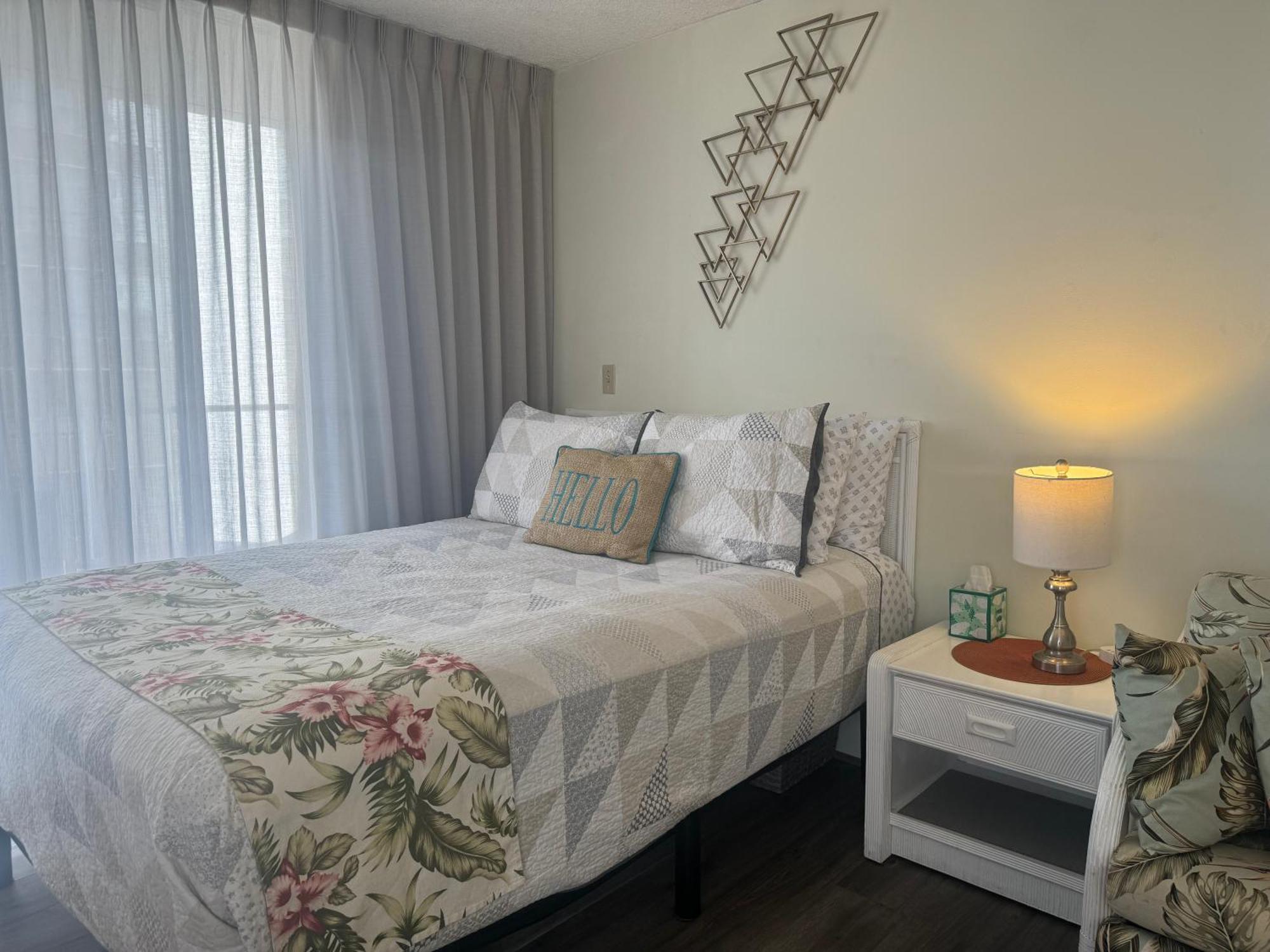 Tropical At Marine Surf Waikiki: Beachfront Oasis With Full Kitchen Apartment