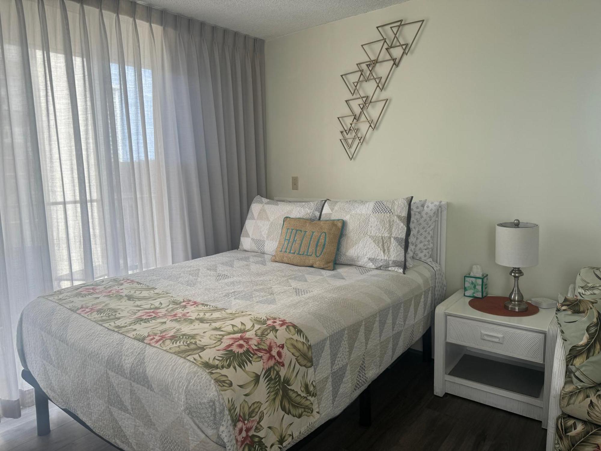 Apartment Tropical At Marine Surf Waikiki: Beachfront Oasis With Full Kitchen *