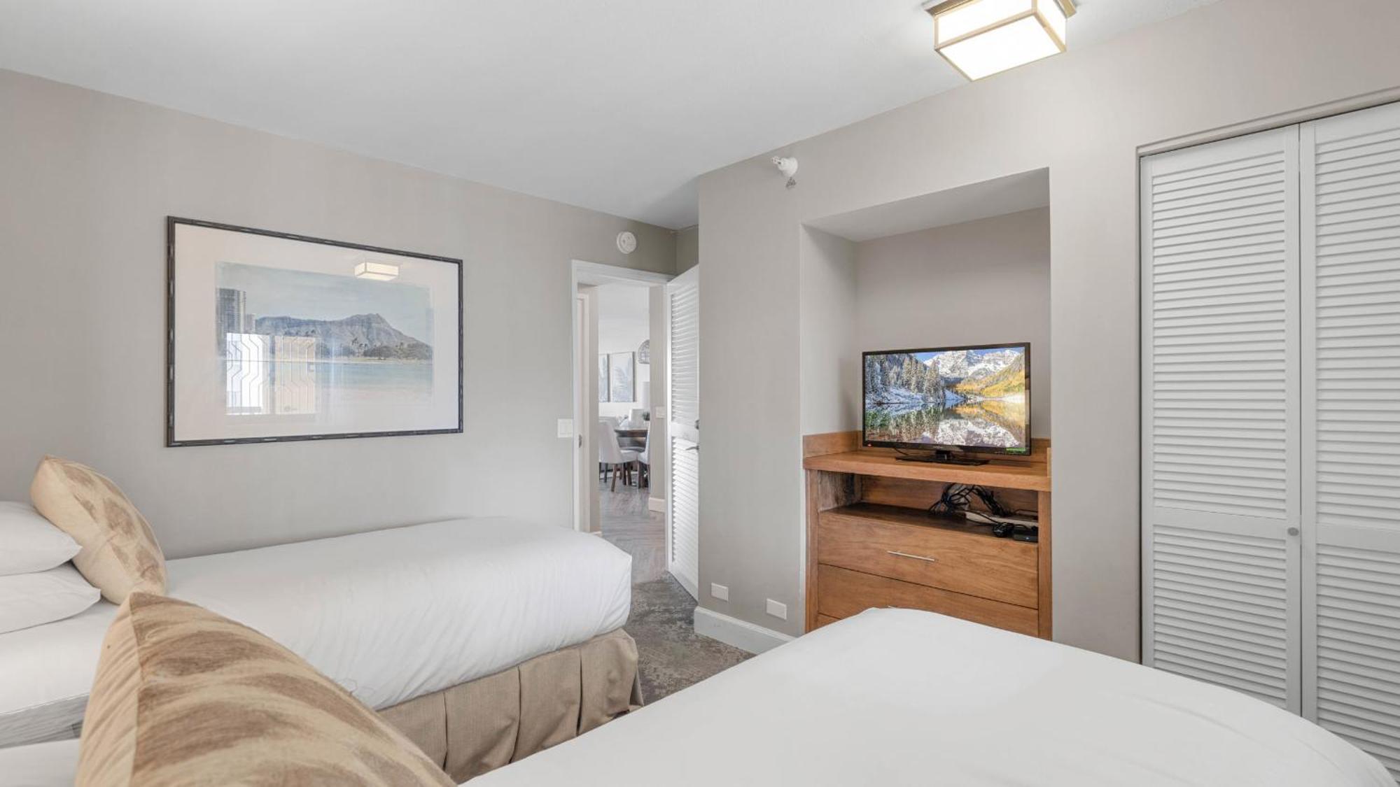 Apartment Luxury Oceanfront 2 Bedroom At Waikiki Tower Honolulu