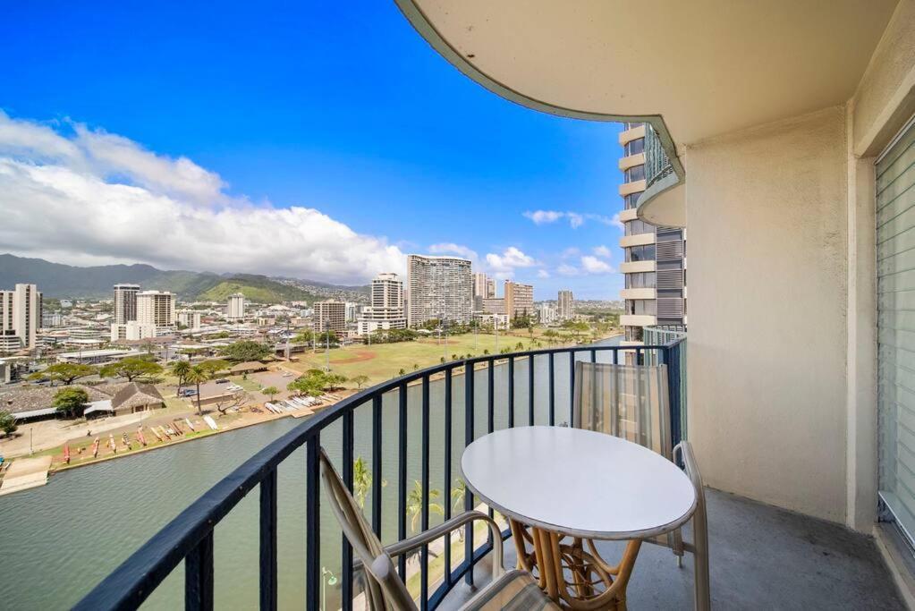 Apartment Waikiki Ocean Fantasy, Free Parking, Supplies Honolulu