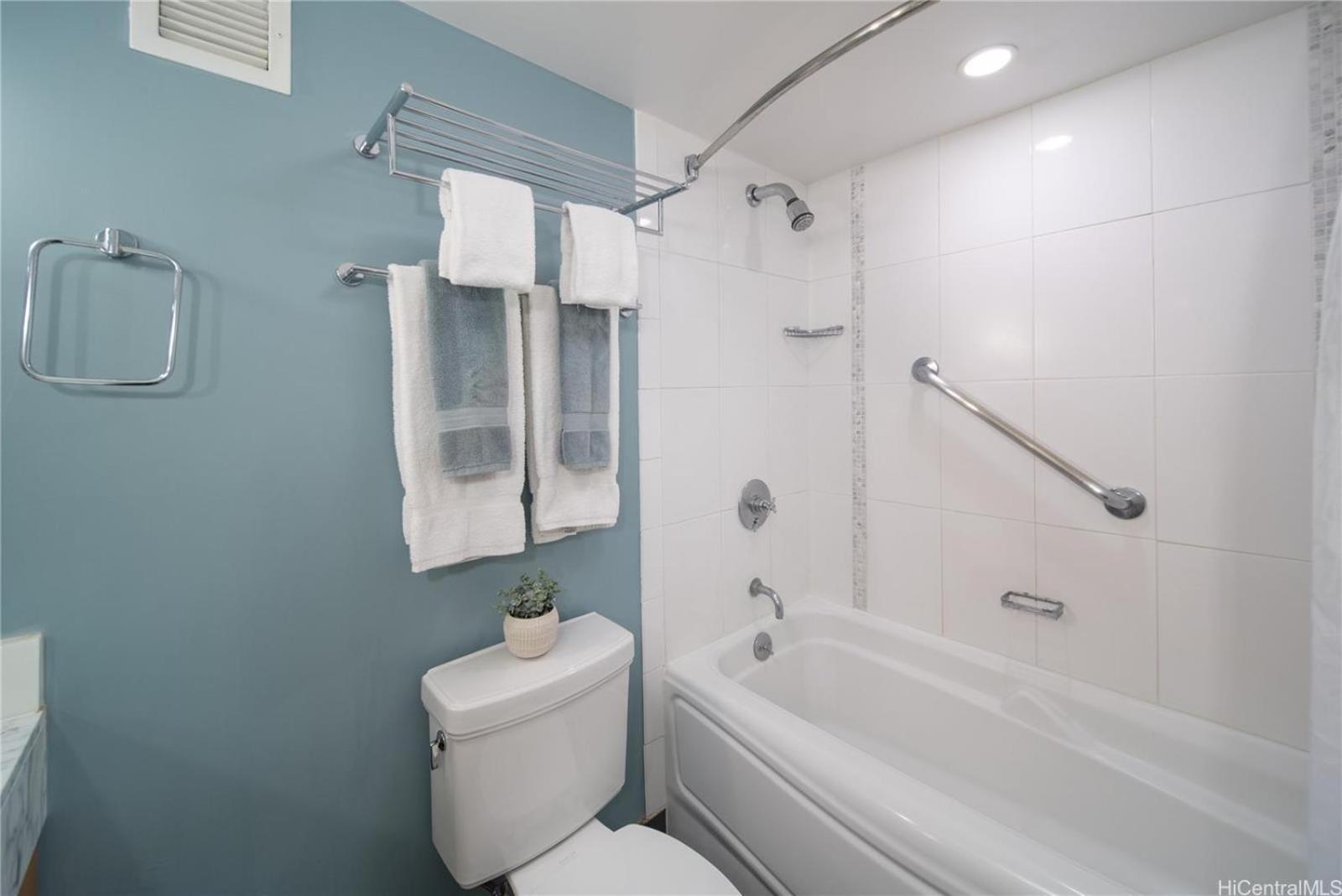 Luxury Ala Moana 25th Floor With Balcony 4*