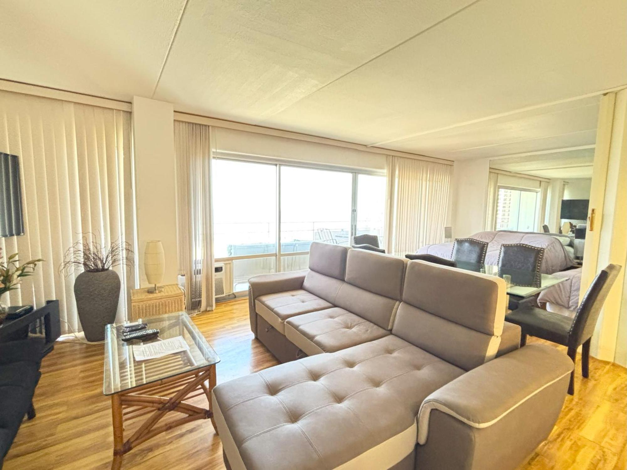 Ilikai Apt 1618 - Spacious 2br 2ba Unit With Stunning Ocean-lagoon View Holiday home Honolulu