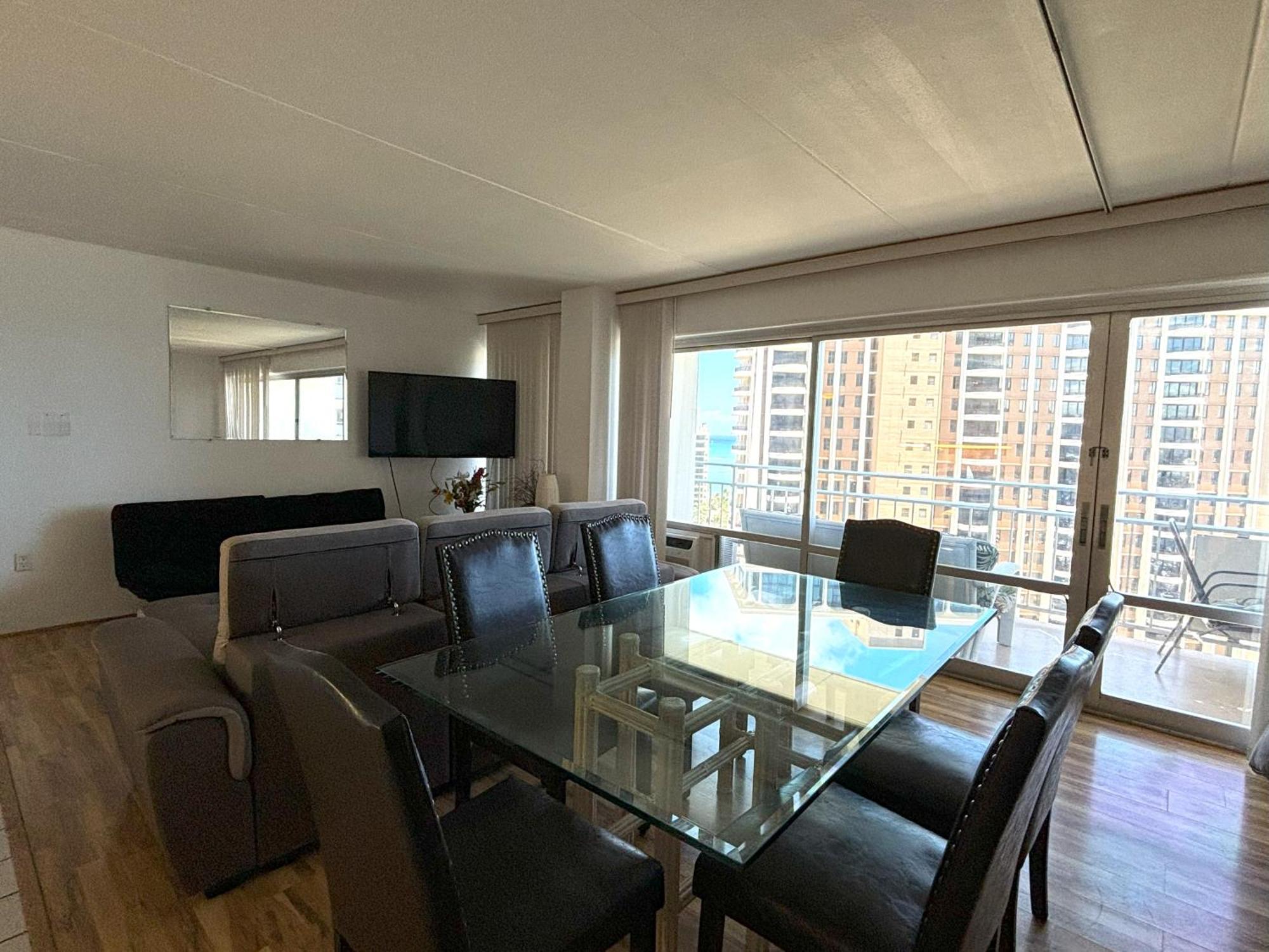 Ilikai Apt 1618 - Spacious 2br 2ba Unit With Stunning Ocean-lagoon View *