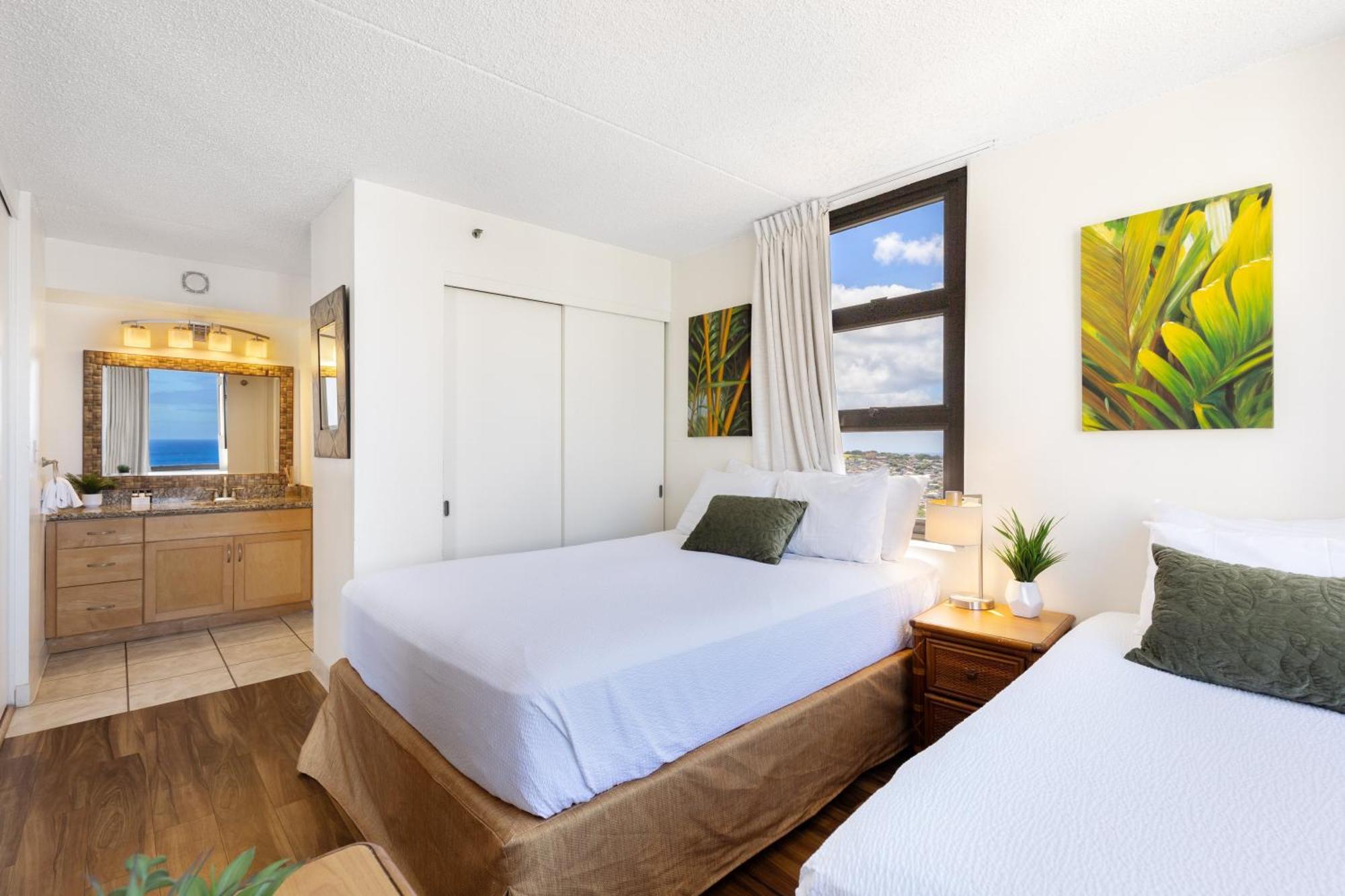 Apartment Beautifully Renovated 32nd Floor Deluxe Ocean View Waikiki Honolulu