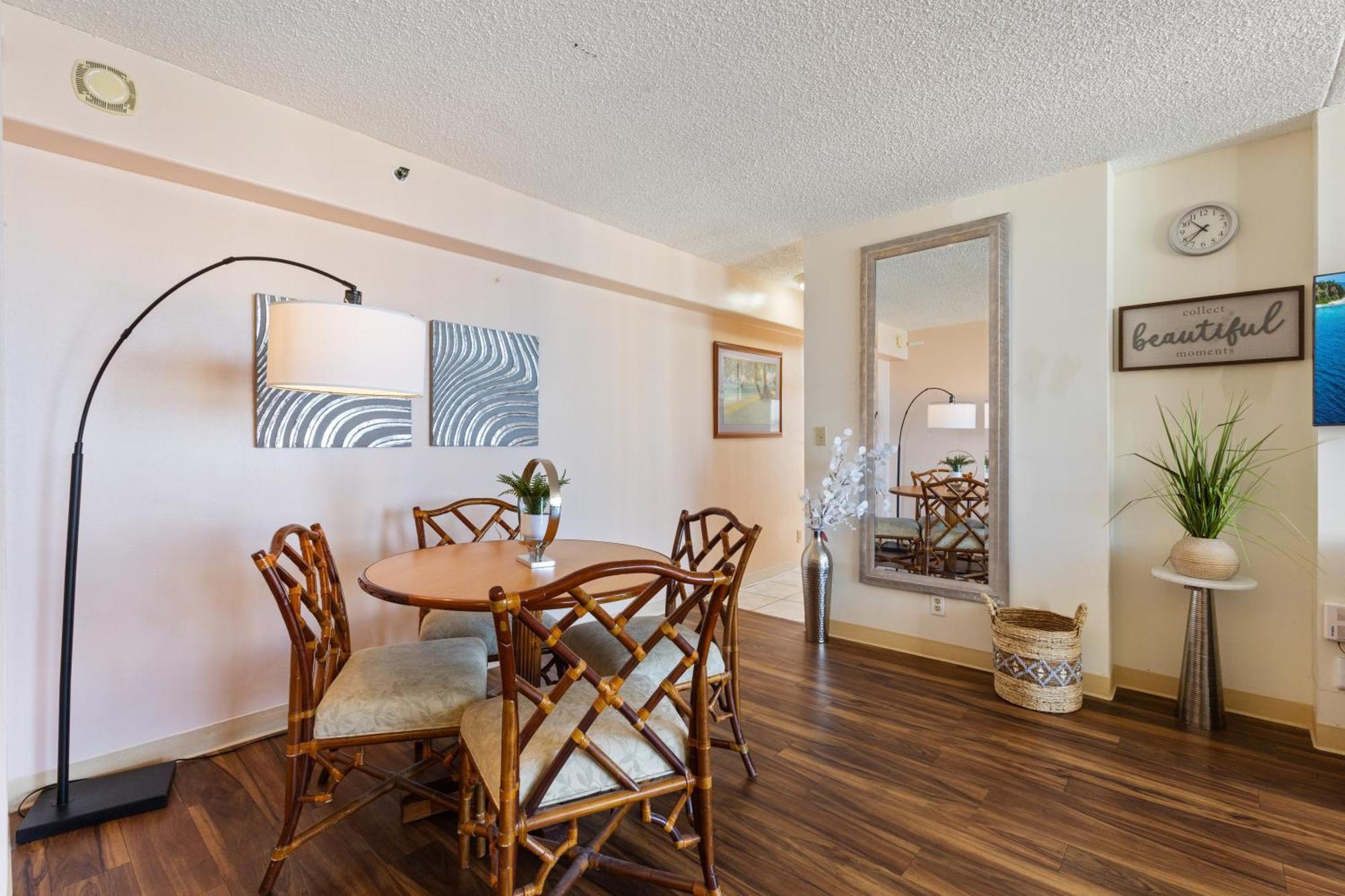 Beautifully Renovated 32nd Floor Deluxe Ocean View Waikiki