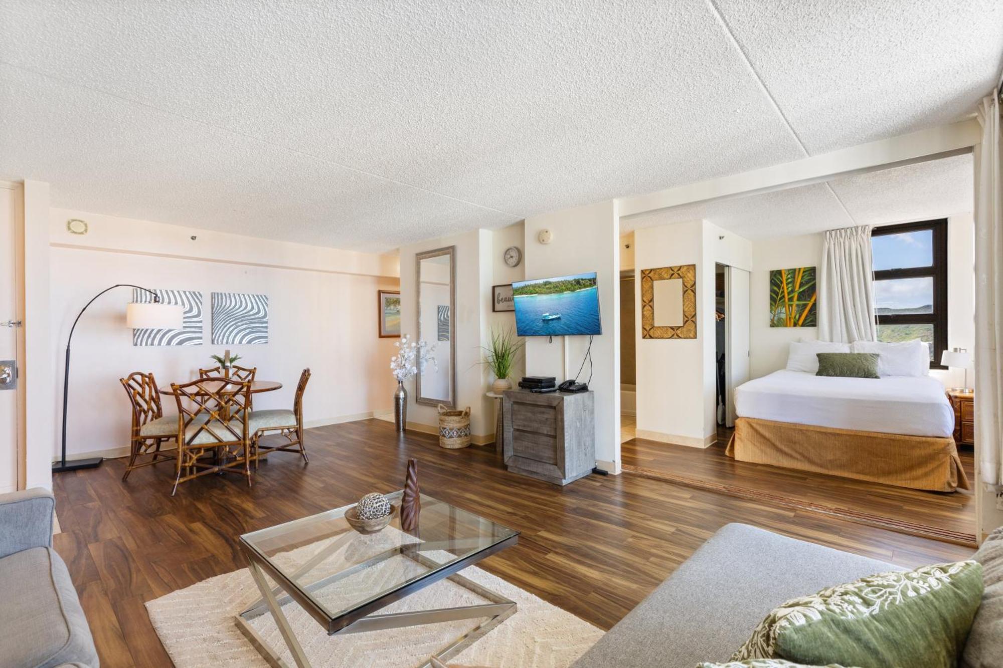 Apartment Beautifully Renovated 32nd Floor Deluxe Ocean View Waikiki