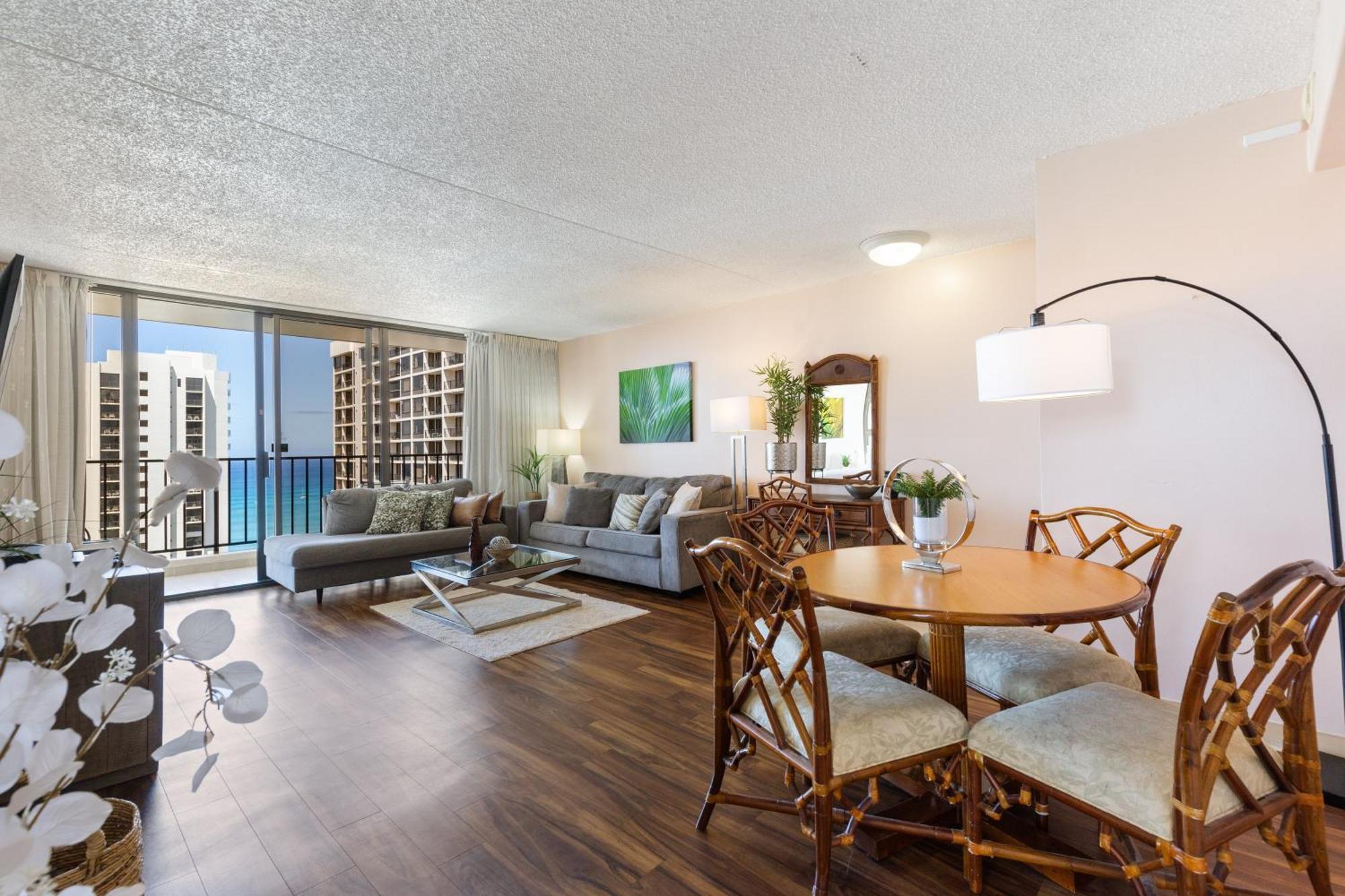 Apartment Beautifully Renovated 32nd Floor Deluxe Ocean View Waikiki Honolulu