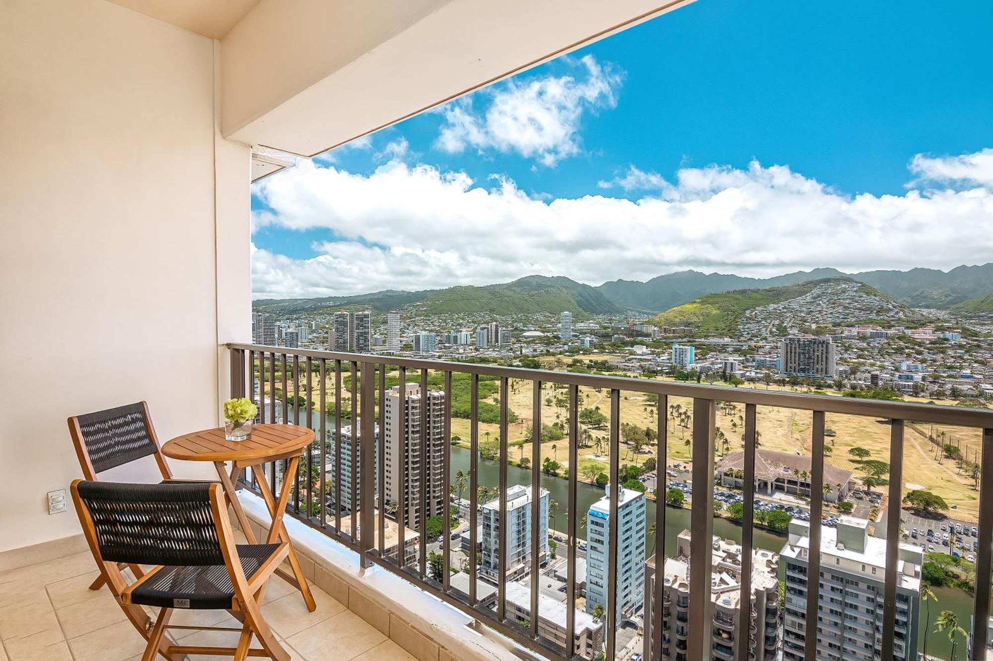 Escape To Mountain View Condo,near With Parking * Honolulu