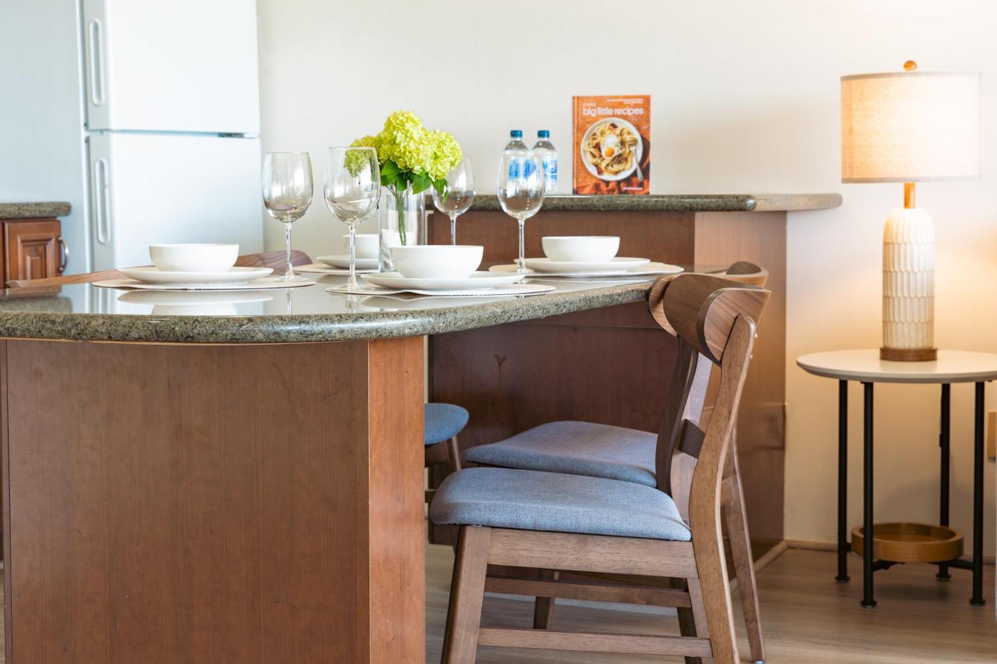 Escape To Mountain View Condo,near With Parking *