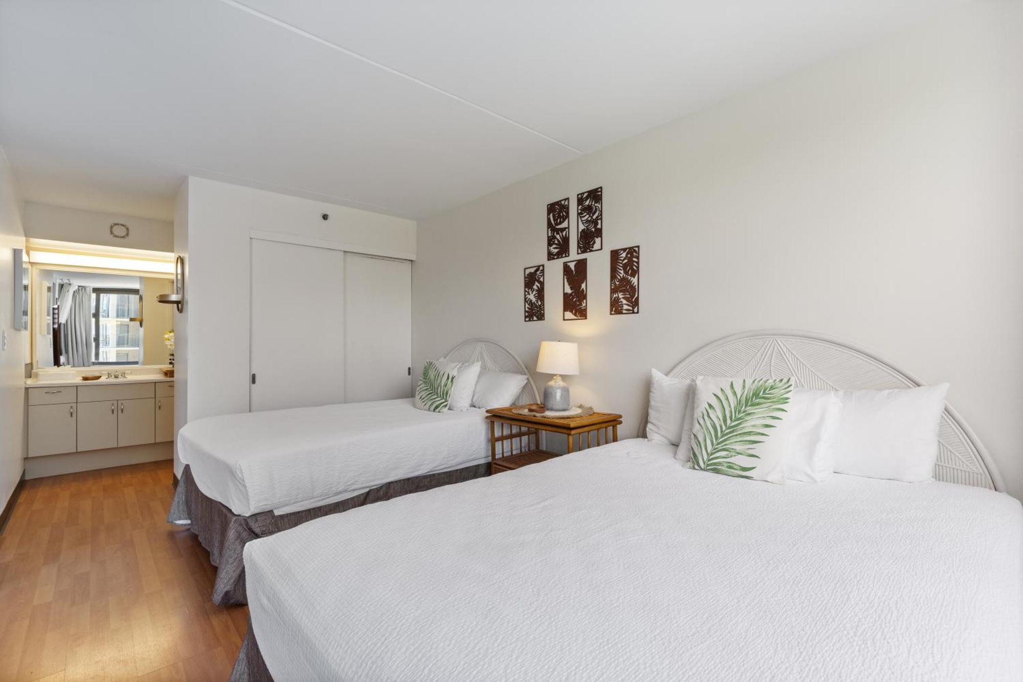 Apartment Breezy Waikiki 2 Blocks From The & Free Parking! *