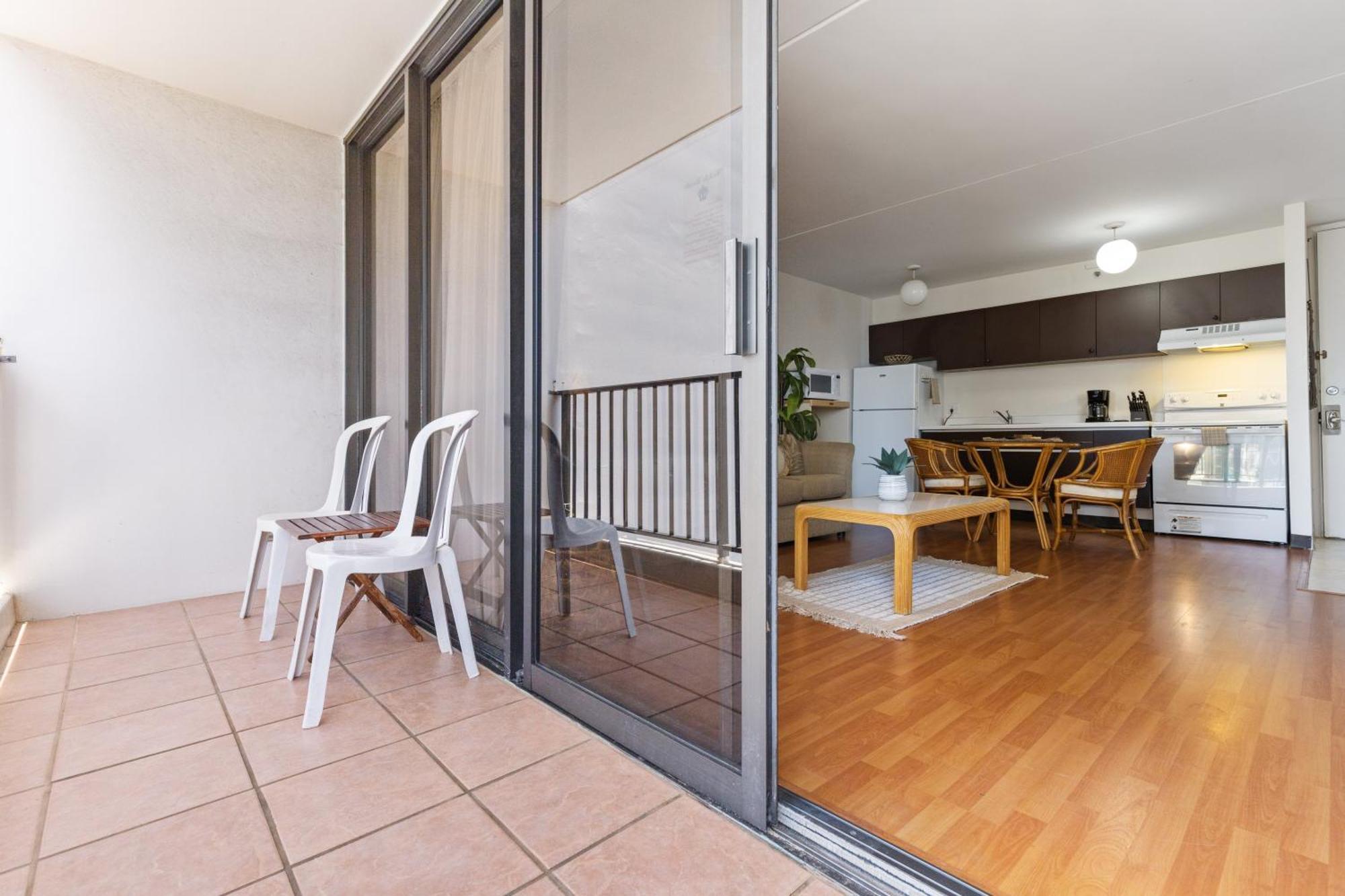 Breezy Waikiki 2 Blocks From The & Free Parking! * Honolulu