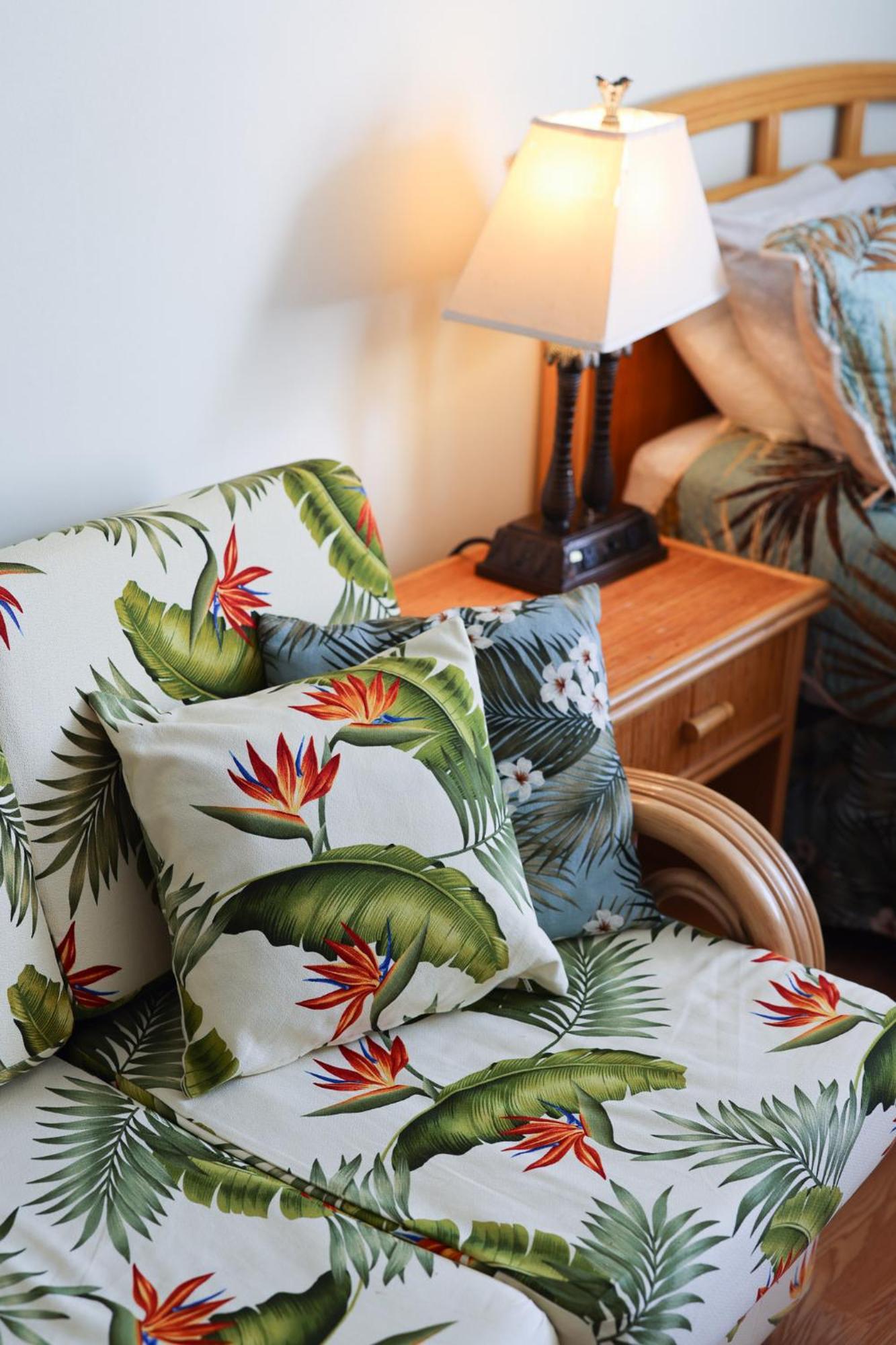 Tropical At Marine Surf Waikiki: Beachfront Oasis With Full Kitchen *