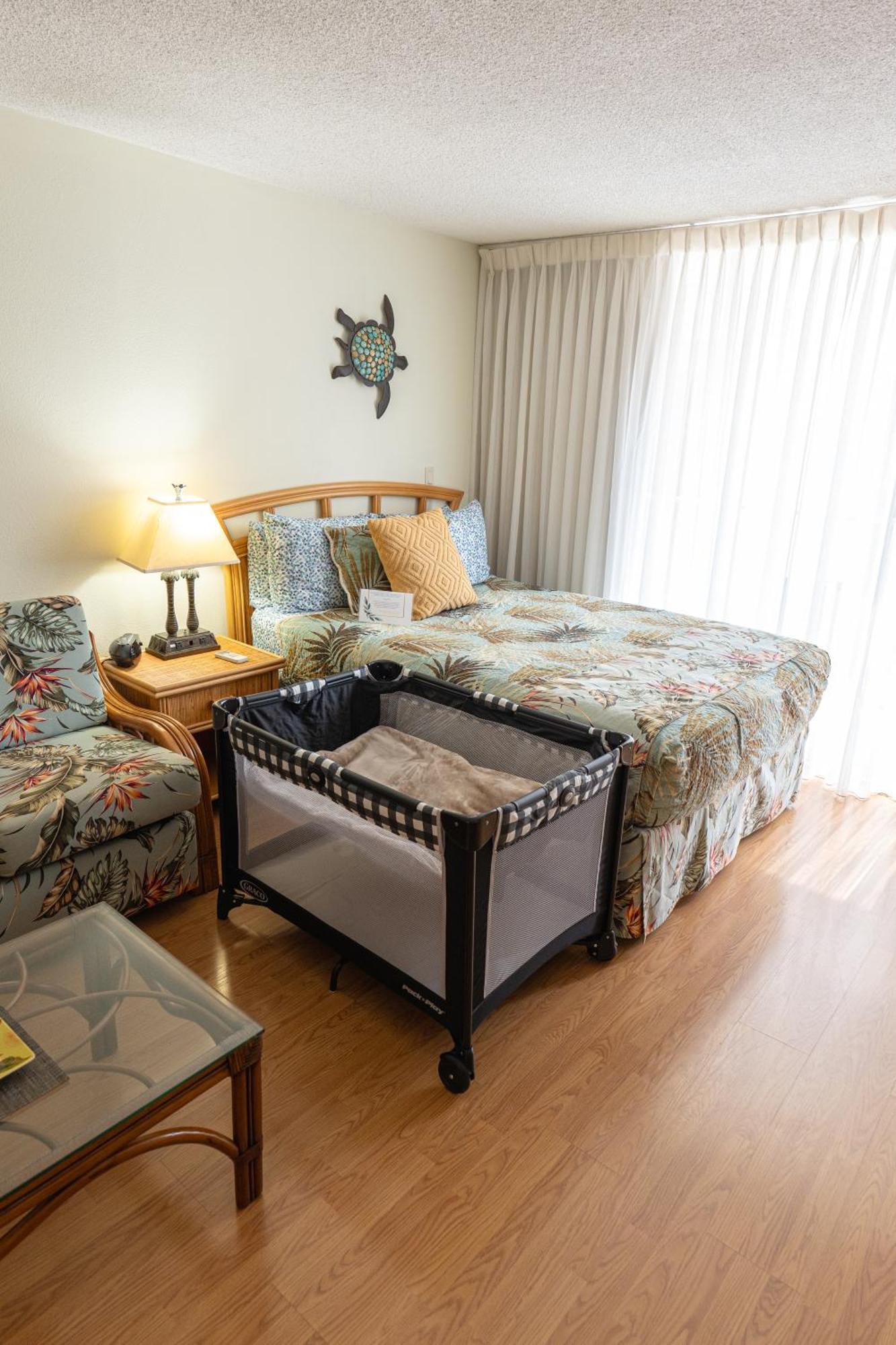 Tropical At Marine Surf Waikiki: Beachfront Oasis With Full Kitchen Apartment *