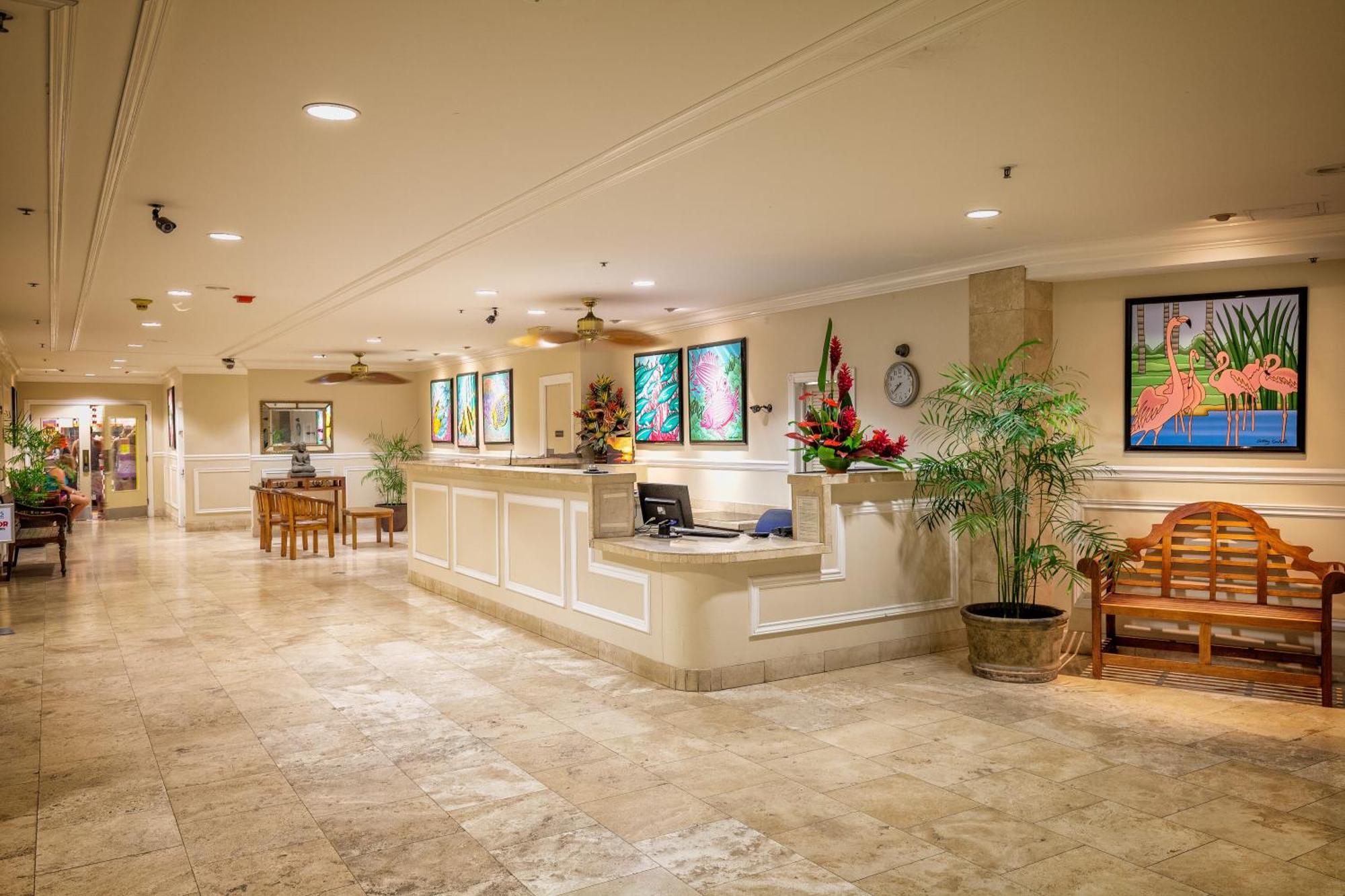 Castle At Waikiki Grand 2*