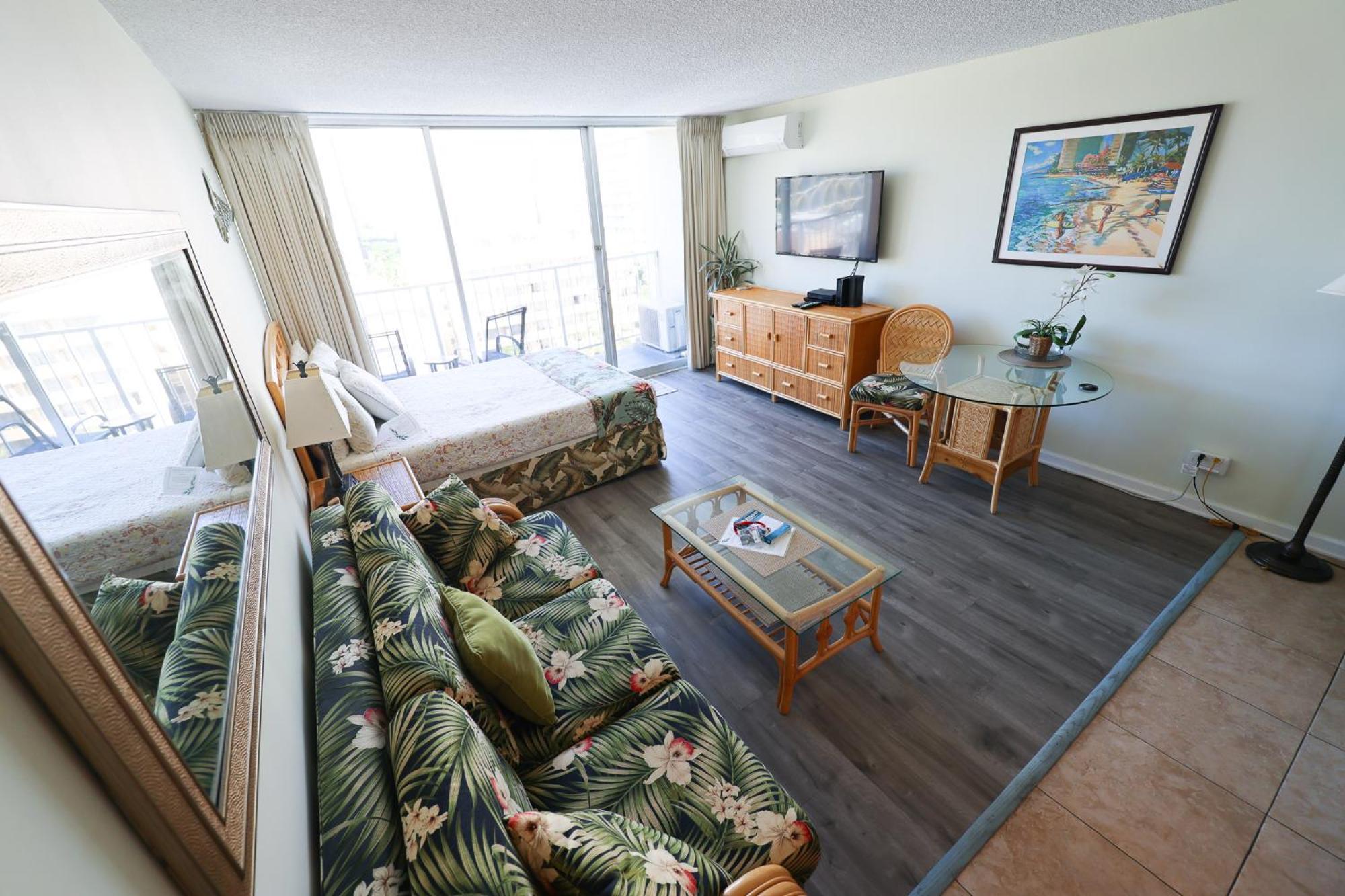 Tropical At Marine Surf Waikiki: Beachfront Oasis With Full Kitchen * Honolulu