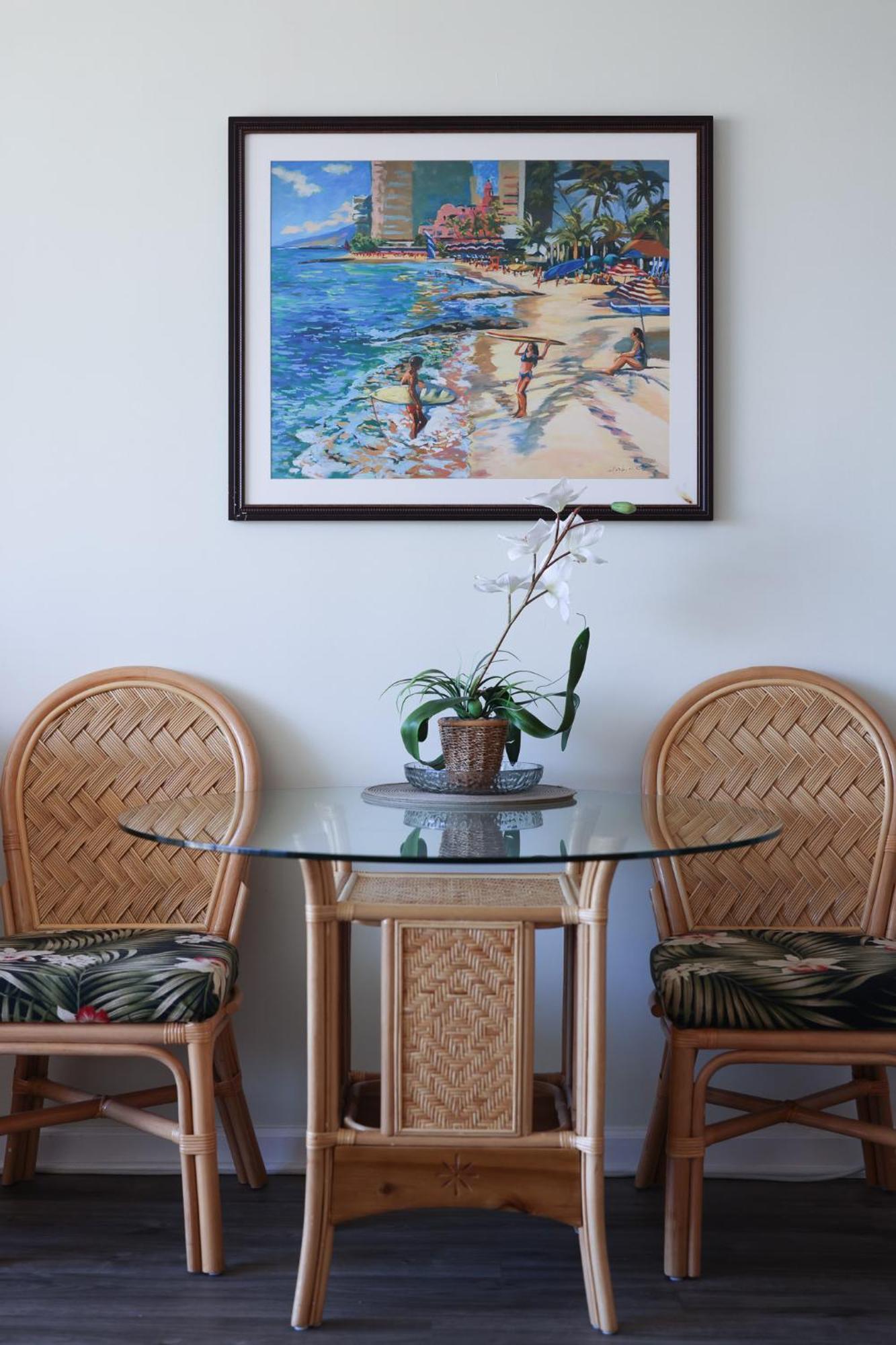 Apartment Tropical At Marine Surf Waikiki: Beachfront Oasis With Full Kitchen *