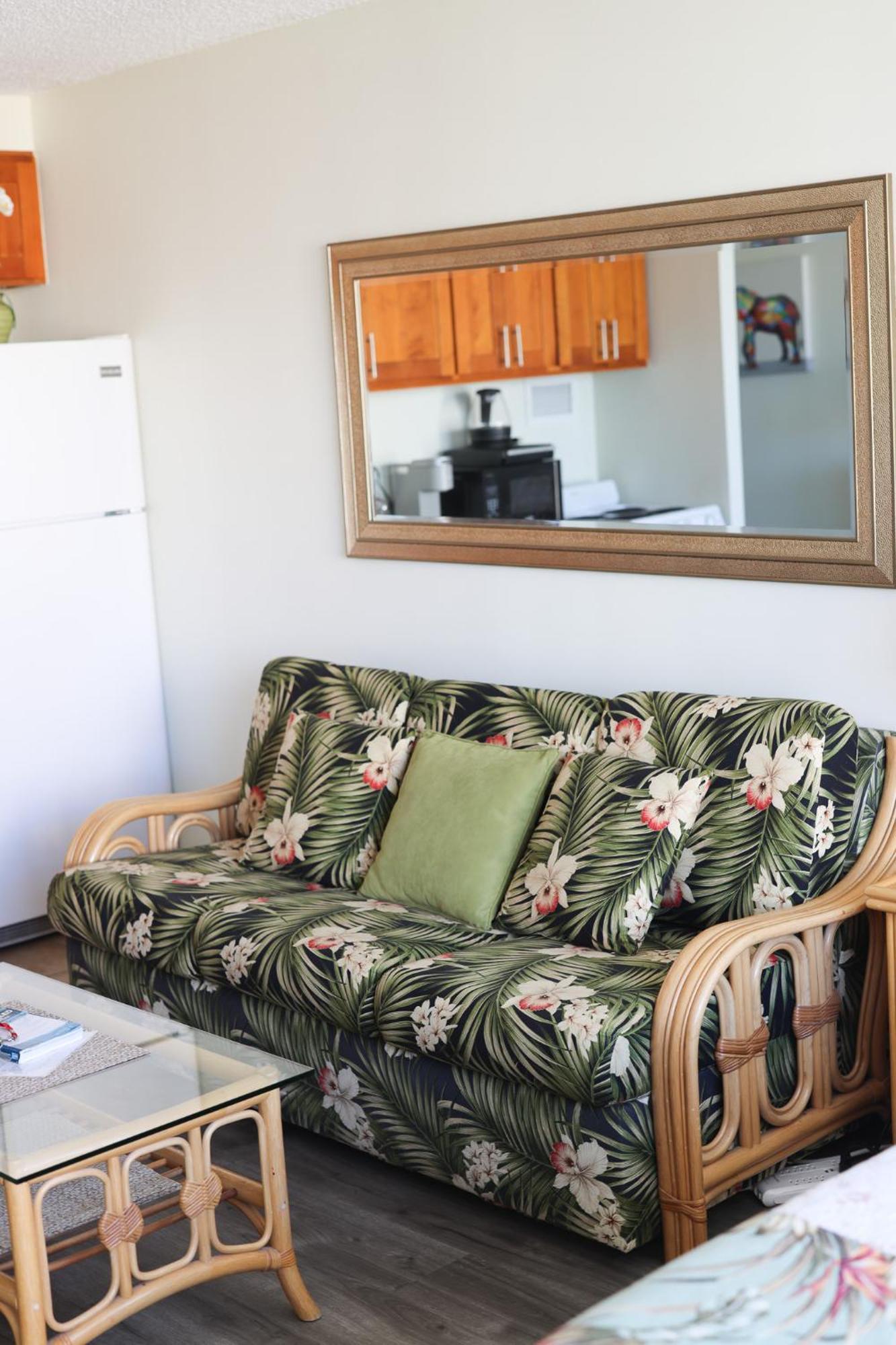 Tropical At Marine Surf Waikiki: Beachfront Oasis With Full Kitchen Honolulu