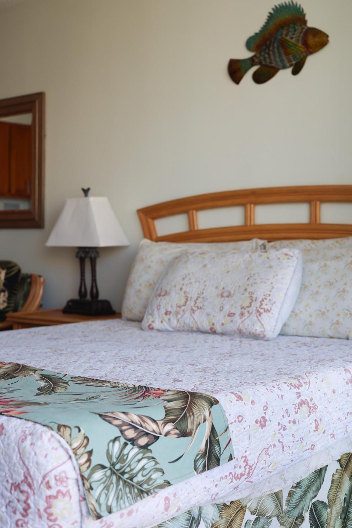 Tropical At Marine Surf Waikiki: Beachfront Oasis With Full Kitchen Apartment