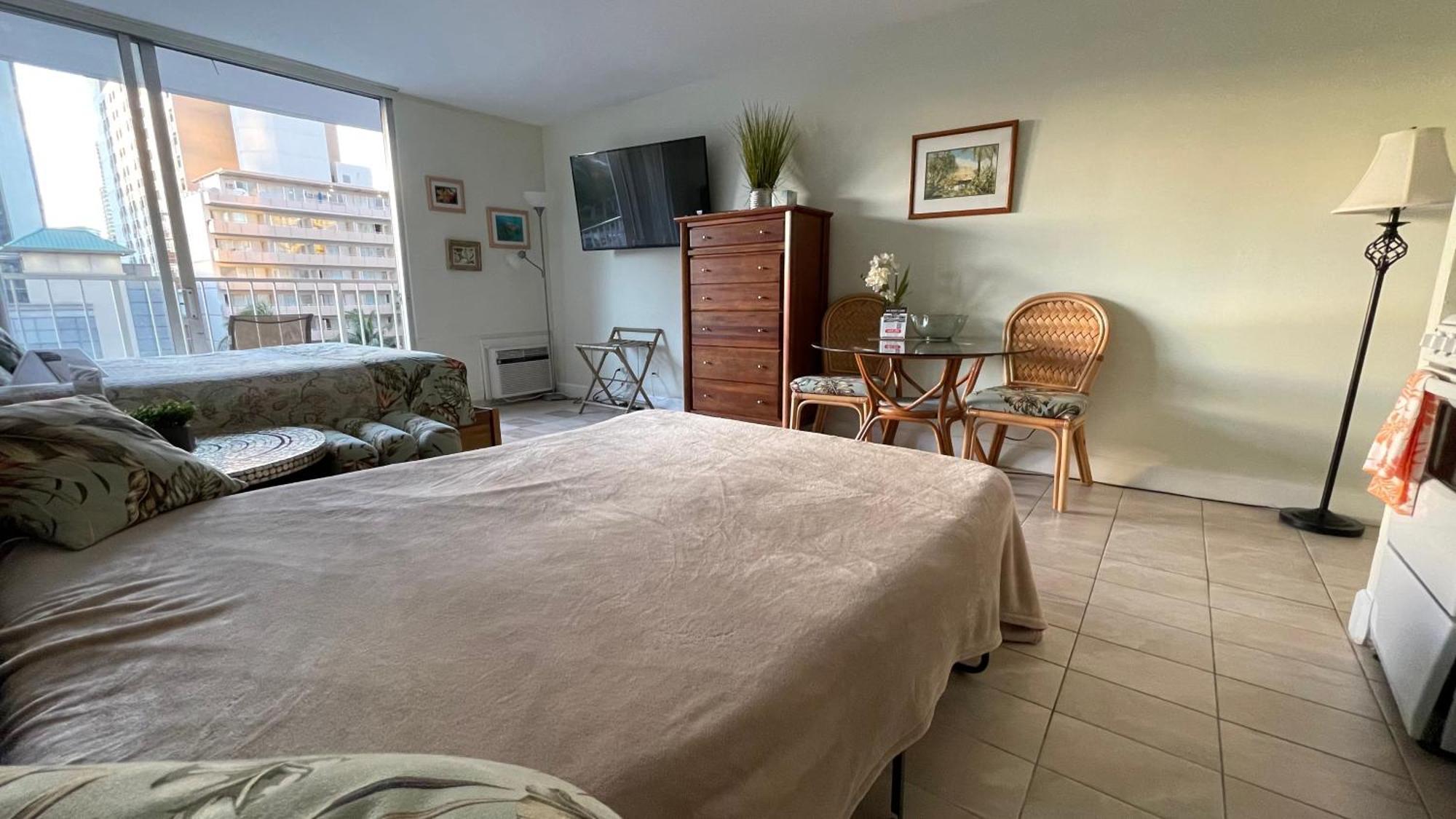 Tropical At Marine Surf Waikiki: Beachfront Oasis With Full Kitchen